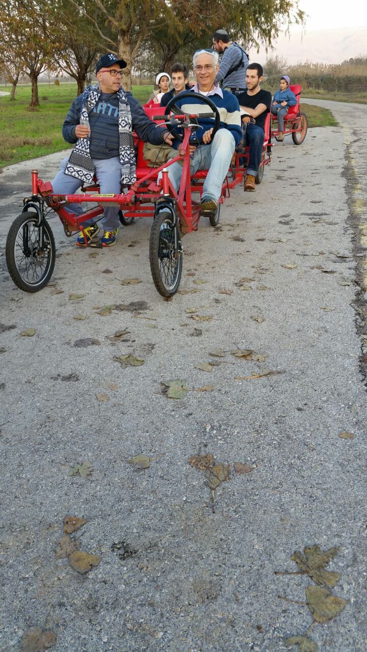 A Family of Peddlers by Mel Rosenberg - מל רוזנברג - Ourboox.com