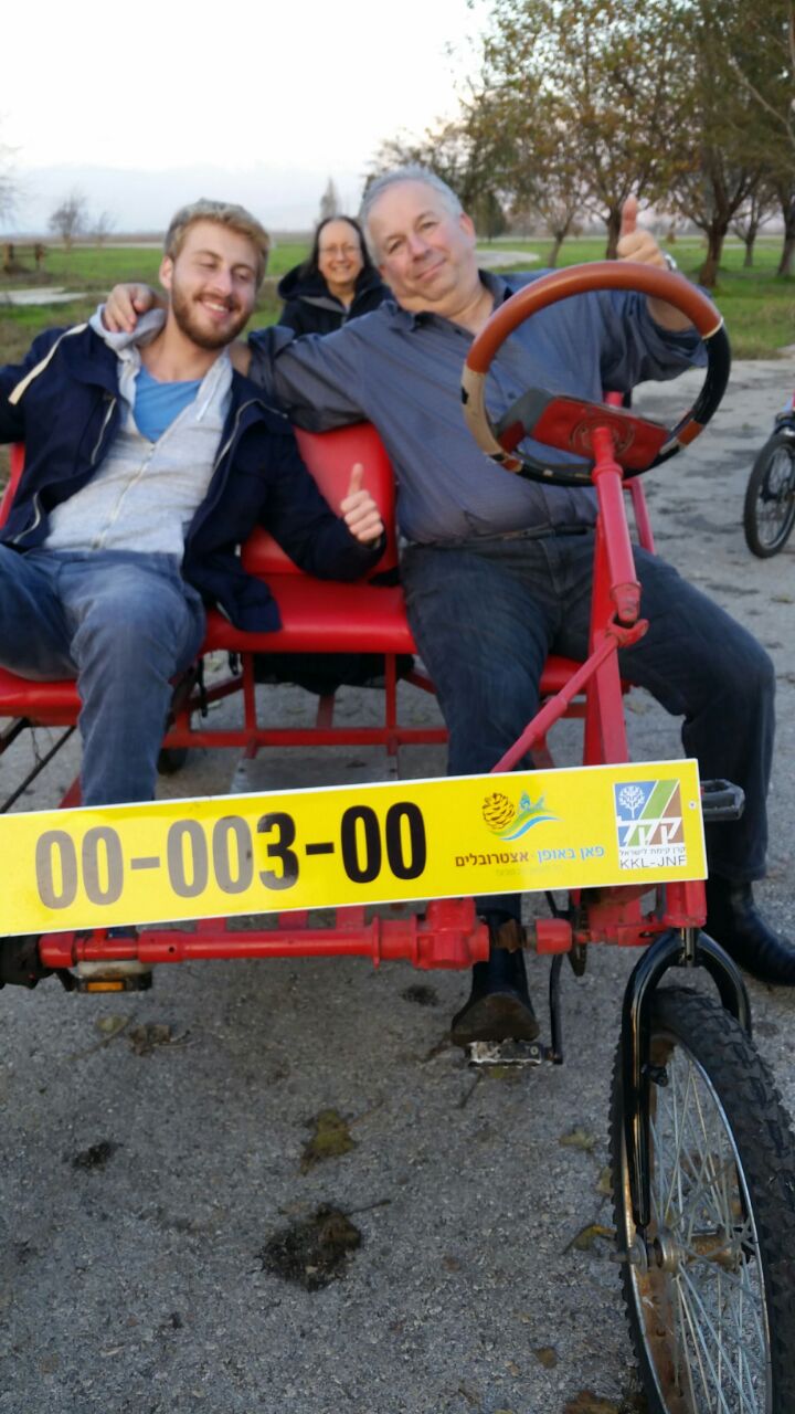 A Family of Peddlers by Mel Rosenberg - מל רוזנברג - Ourboox.com