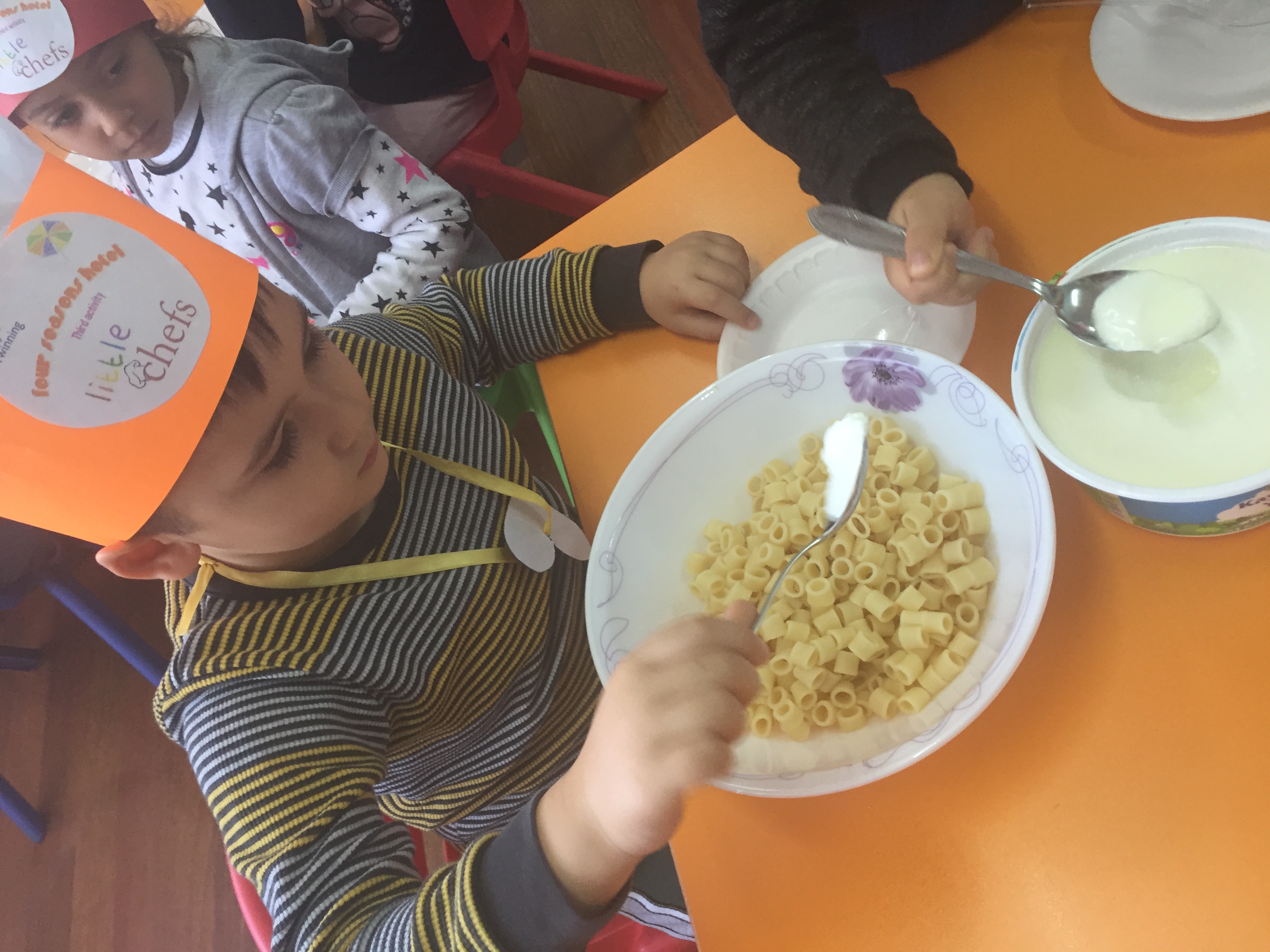 little chef by Gülcan Gül TOKER - Ourboox.com