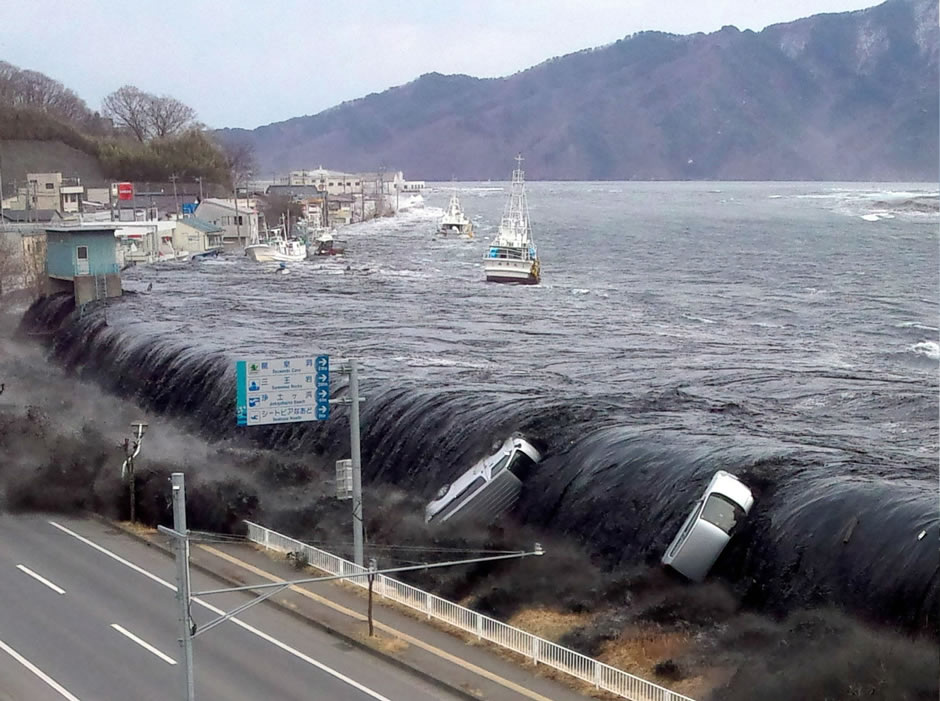 Tsunami Kwanto (In Japan) by Veronica - Ourboox.com