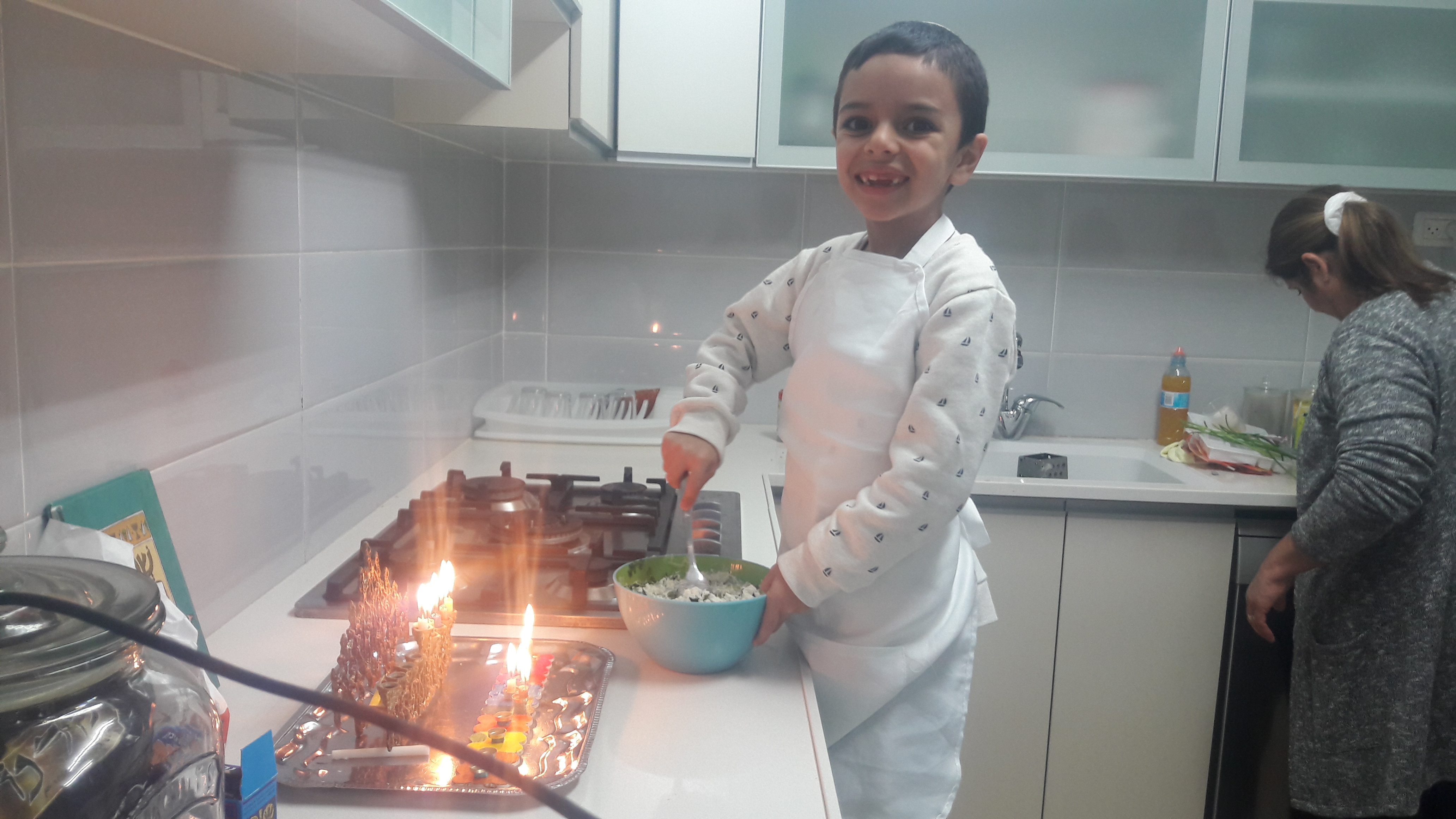 איתי ליד המחבת