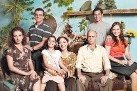 הכאן אפשר לראות את בני המשפחה וחלק מחברי החמולה.