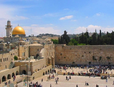 ירושלים היא עיר הבירה של ישראל יש בה המון מקומות קדושים ליהודים