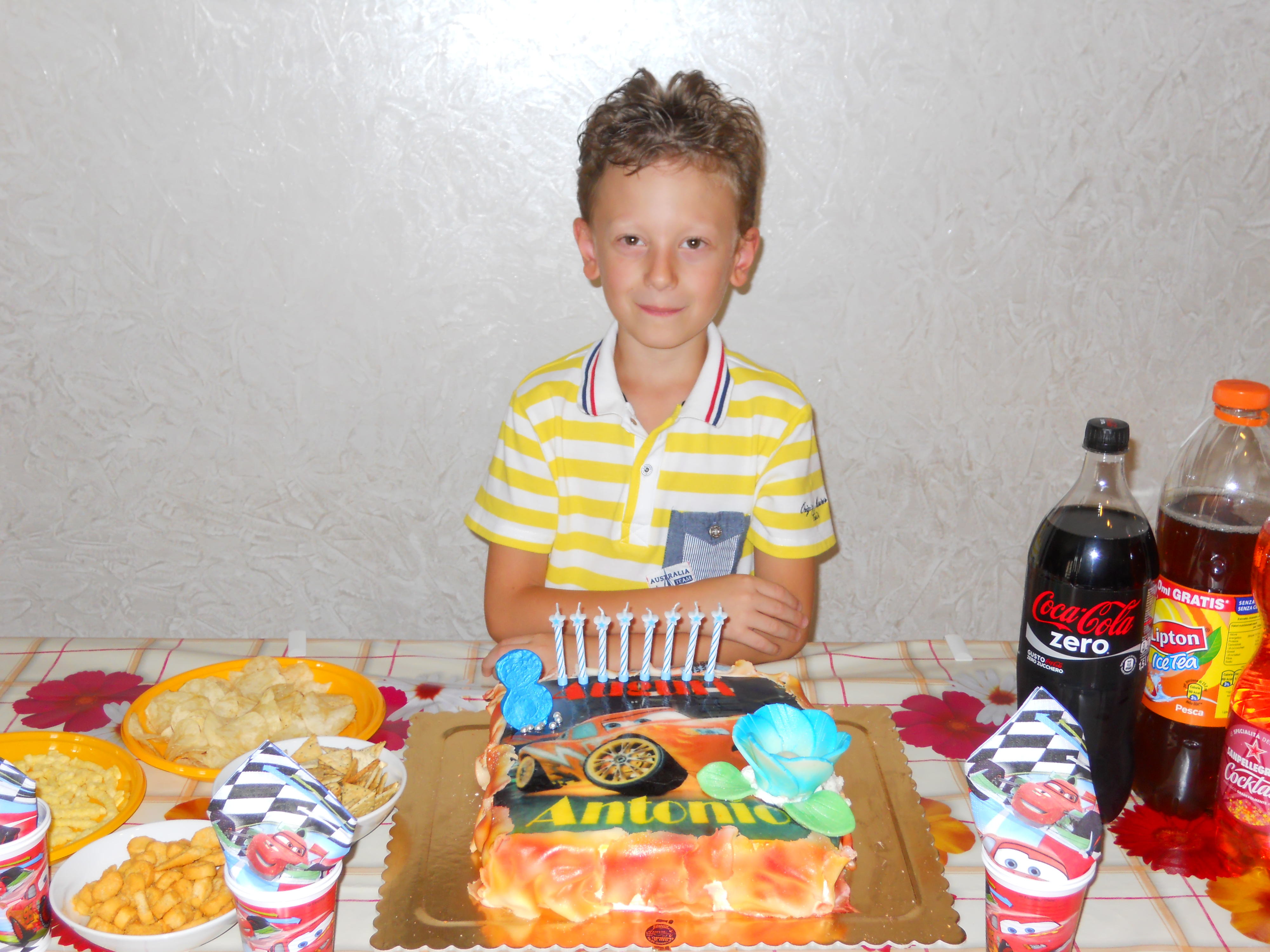 qui festeggia i suoi 8 anni