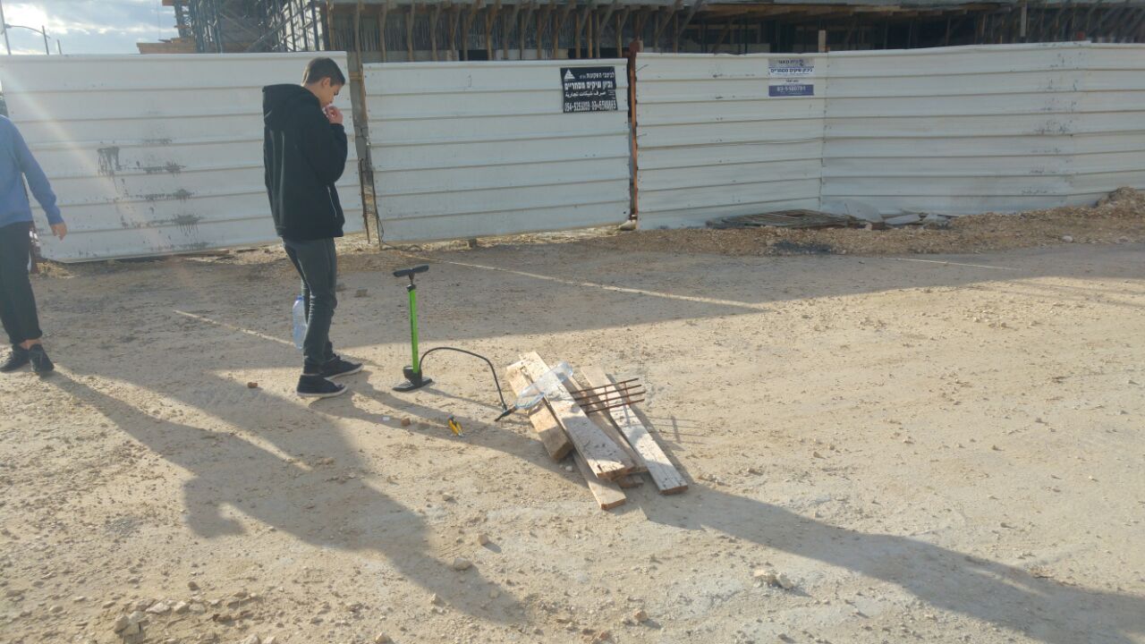 עבודת חקר במדעים- השפעת לחץ אוויר על תעופת טיל מים by yarin yakuti - Ourboox.com