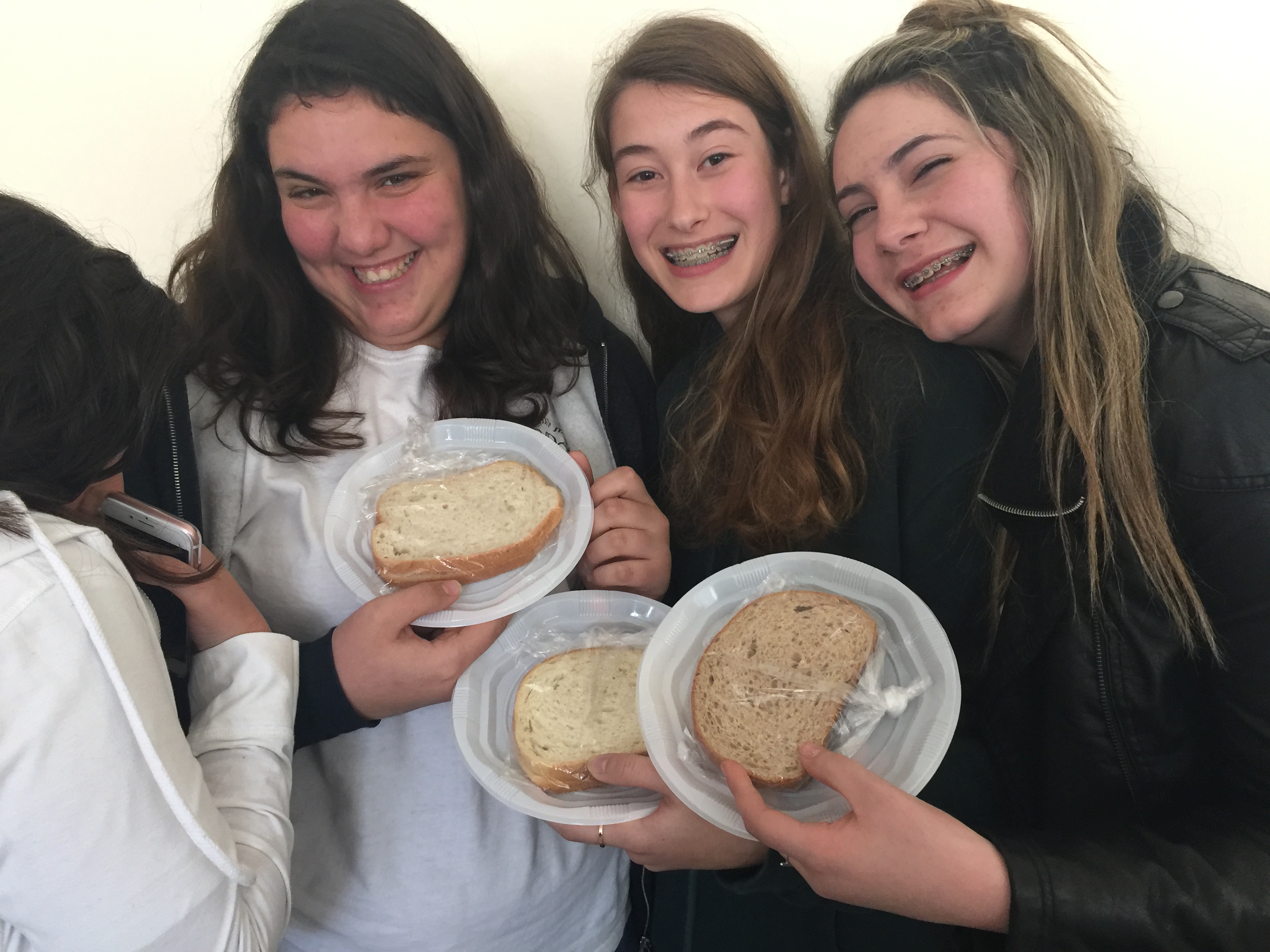 סופו של כל לחם. by sapir schechter - Ourboox.com