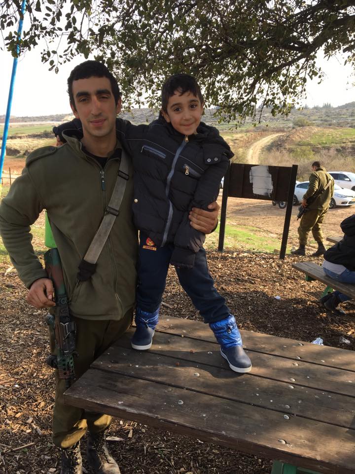 Family by Omer akiva - Ourboox.com