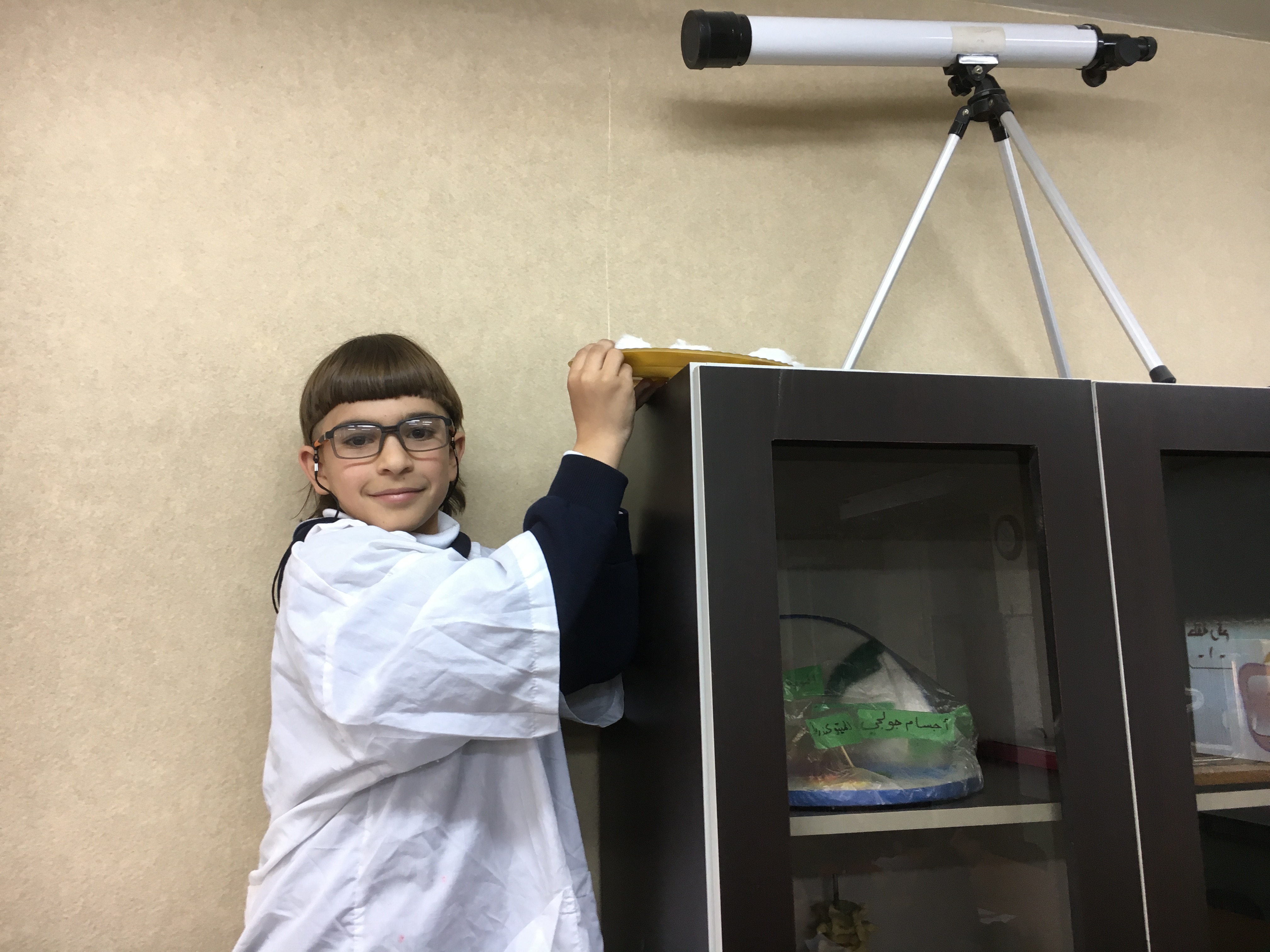 أثر الضوء على نمو بذور العدس by فريق عمل الصف الخامس أ - Illustrated by فريق طلاب الصف الخامس أ  بشار احمد نخال                   صلاح صلاح الدين                   عزمي رياض شاكر                   هادي حاتم ابو صبيح - Ourboox.com