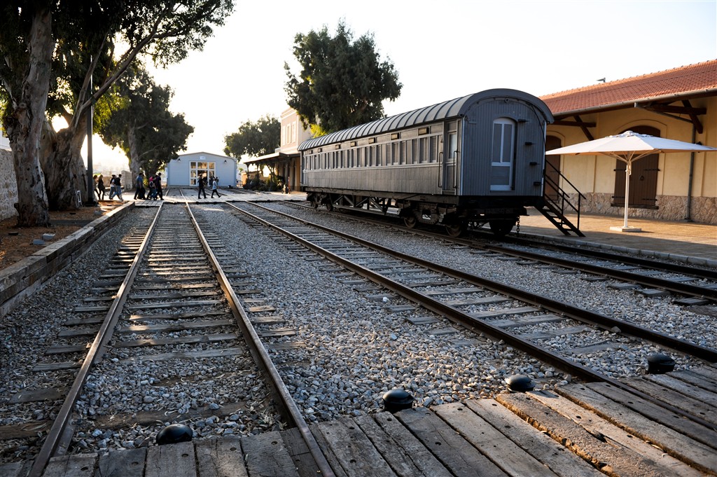 محطة سكة الحديد-מתחם התחנה by walid - Ourboox.com
