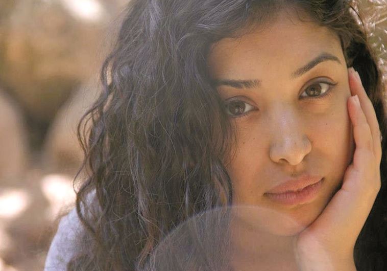 בת דודה שלי מזל by noya ben yishai - Illustrated by נויה בן ישי - Ourboox.com