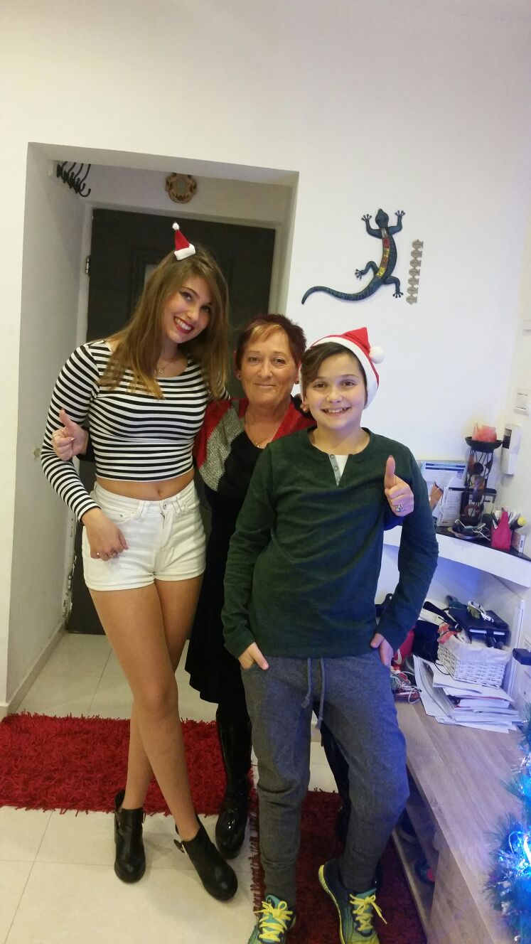 סבתא בעלה והילדים by bar - Ourboox.com