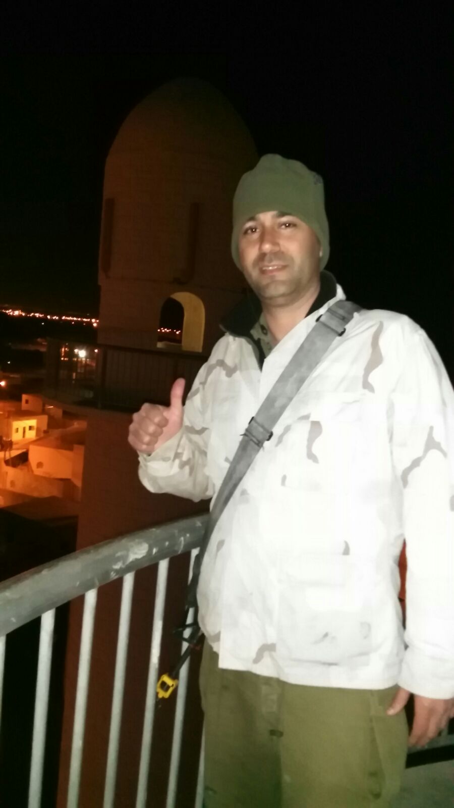 יותר נכון סיפר לנו שהוא במילואים