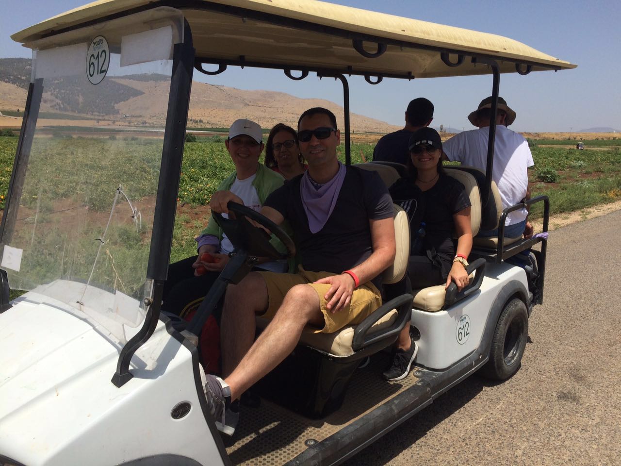 אוהב שכולם סביבו