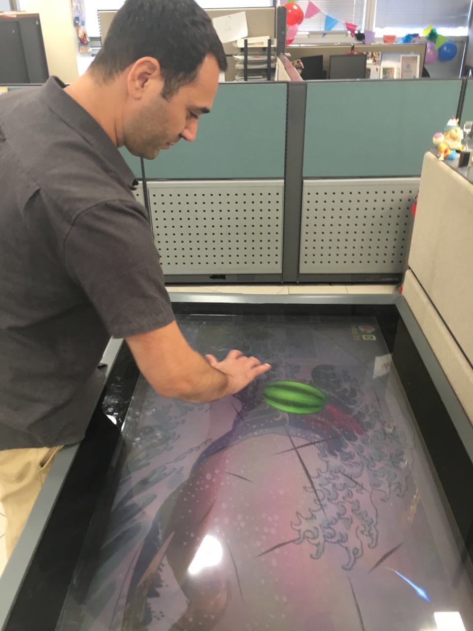 זה מה שניר עושה בעבודה