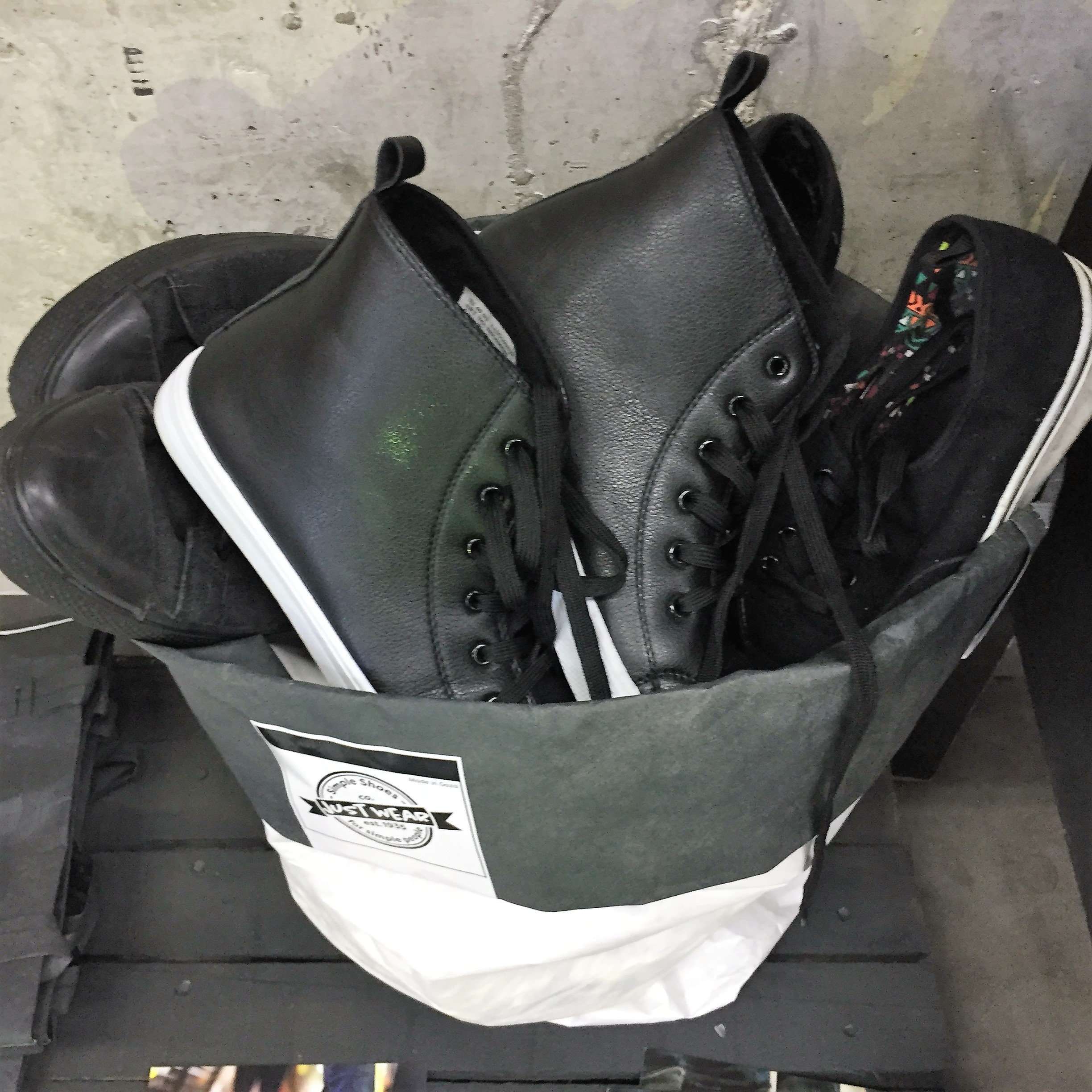 Sasha’s Shoe Factory by Mel Rosenberg - מל רוזנברג - Ourboox.com