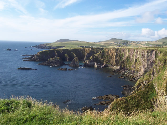 L’ Irlanda e le sue sfumature di verde by ciccine - Illustrated by ALICE E ANGELA - Ourboox.com