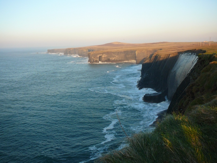 L’ Irlanda e le sue sfumature di verde by ciccine - Illustrated by ALICE E ANGELA - Ourboox.com