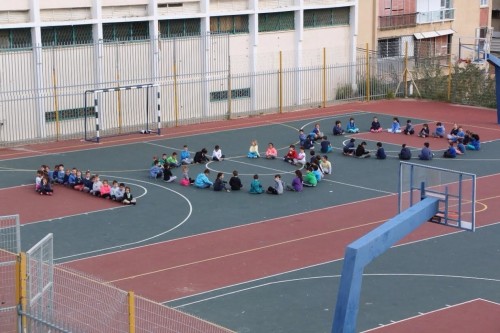 המגרש של ביהס שזר