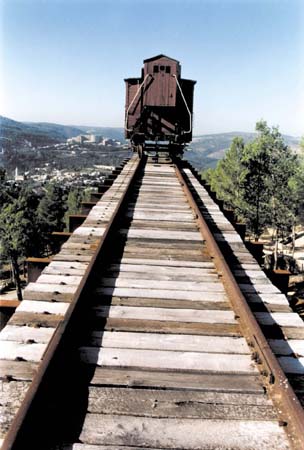 מוזאון יד ושם by nofey hahoresh - Illustrated by  אור מלכה יונתן רד תמר שמואלי ועילאי דבס נופי החורש אלפי  מנשה  - Ourboox.com