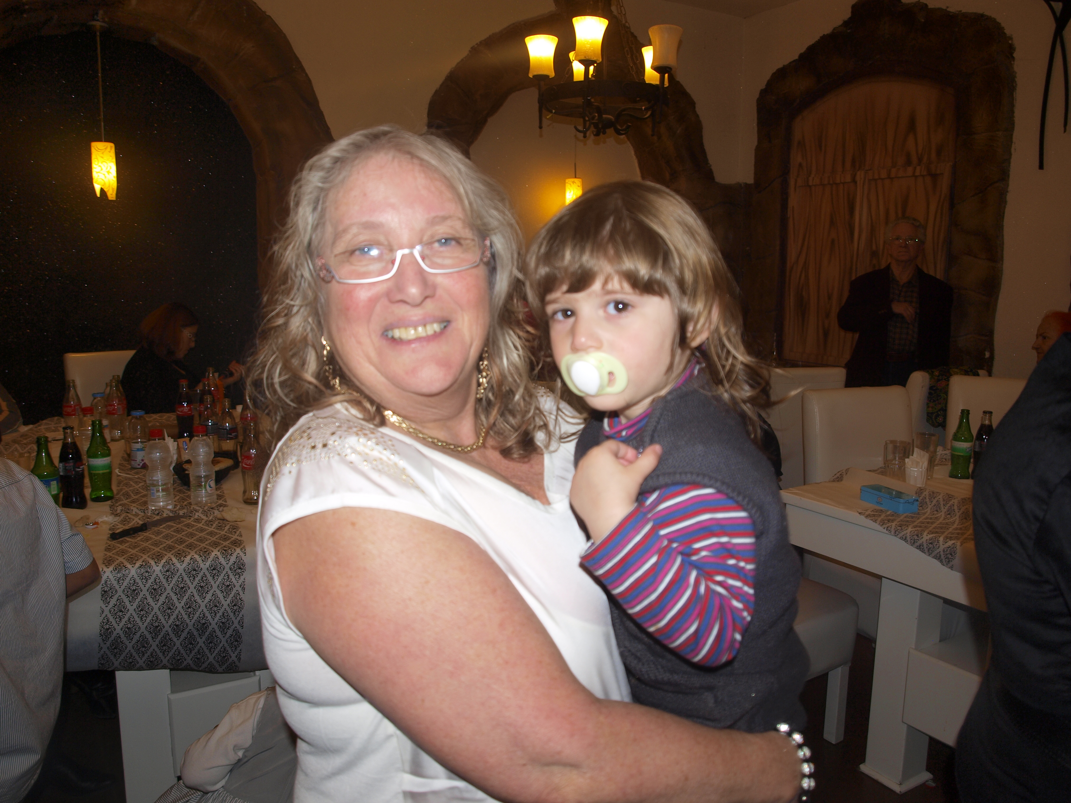 סבתא אנה by ayala bardian - Illustrated by עומרי ברדיאן - Ourboox.com