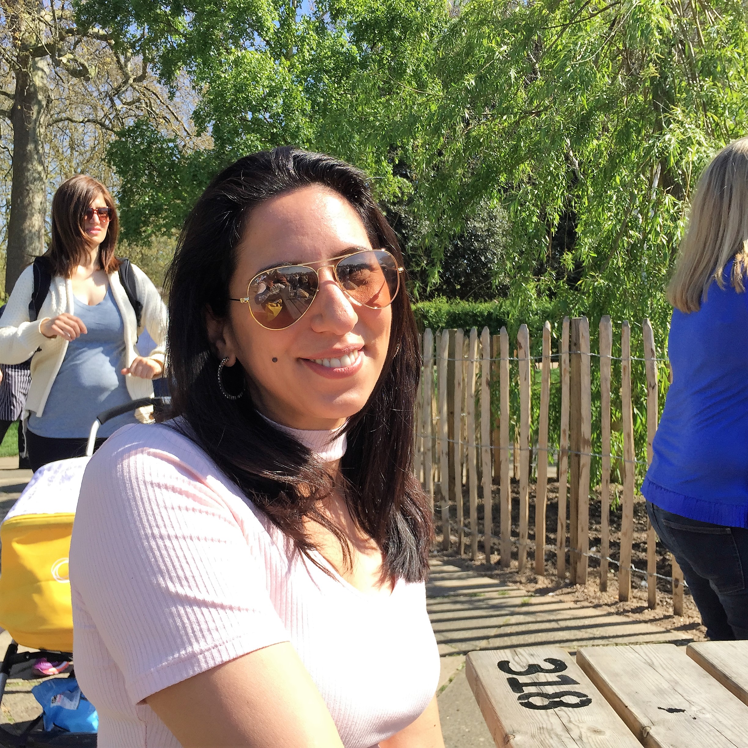 A Day out with Antigoni and George in Sunny London Town by Mel Rosenberg - מל רוזנברג - Ourboox.com