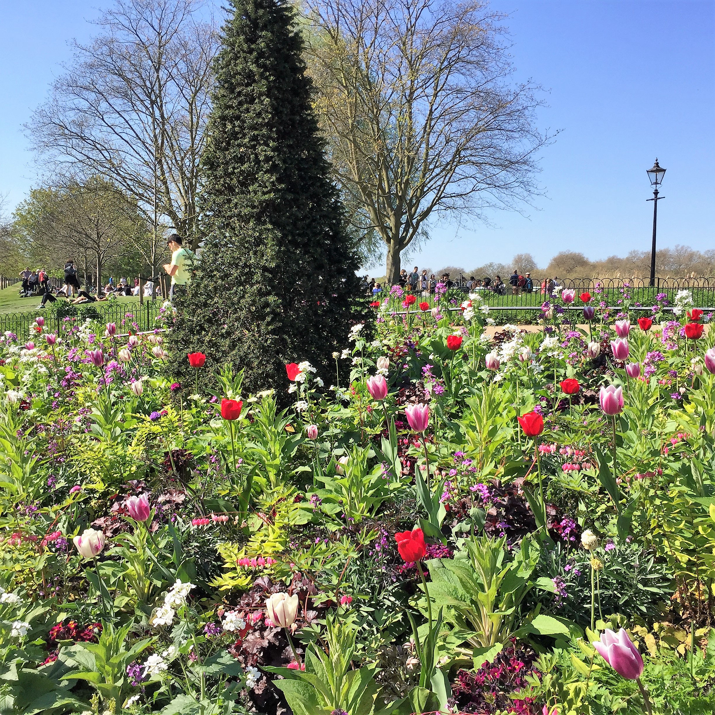 A Day out with Antigoni and George in Sunny London Town by Mel Rosenberg - מל רוזנברג - Ourboox.com