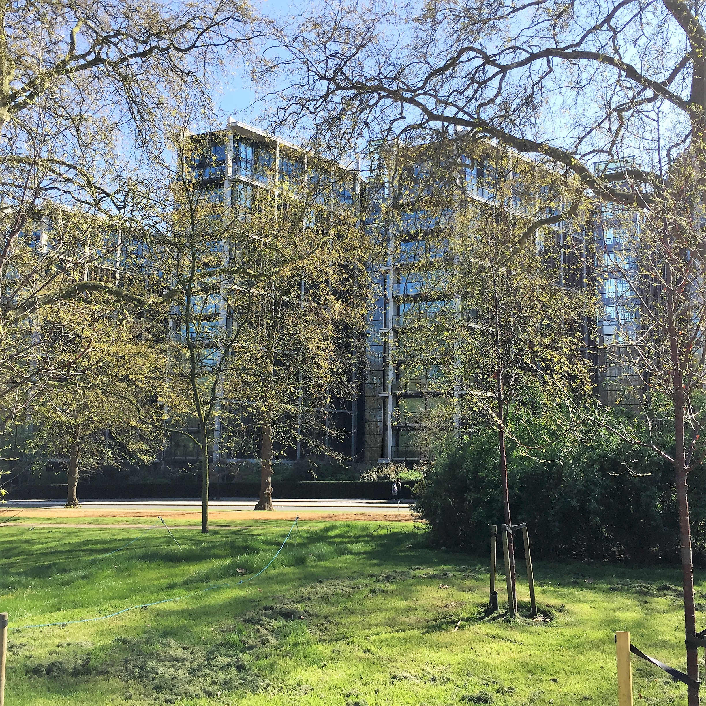 A Day out with Antigoni and George in Sunny London Town by Mel Rosenberg - מל רוזנברג - Ourboox.com