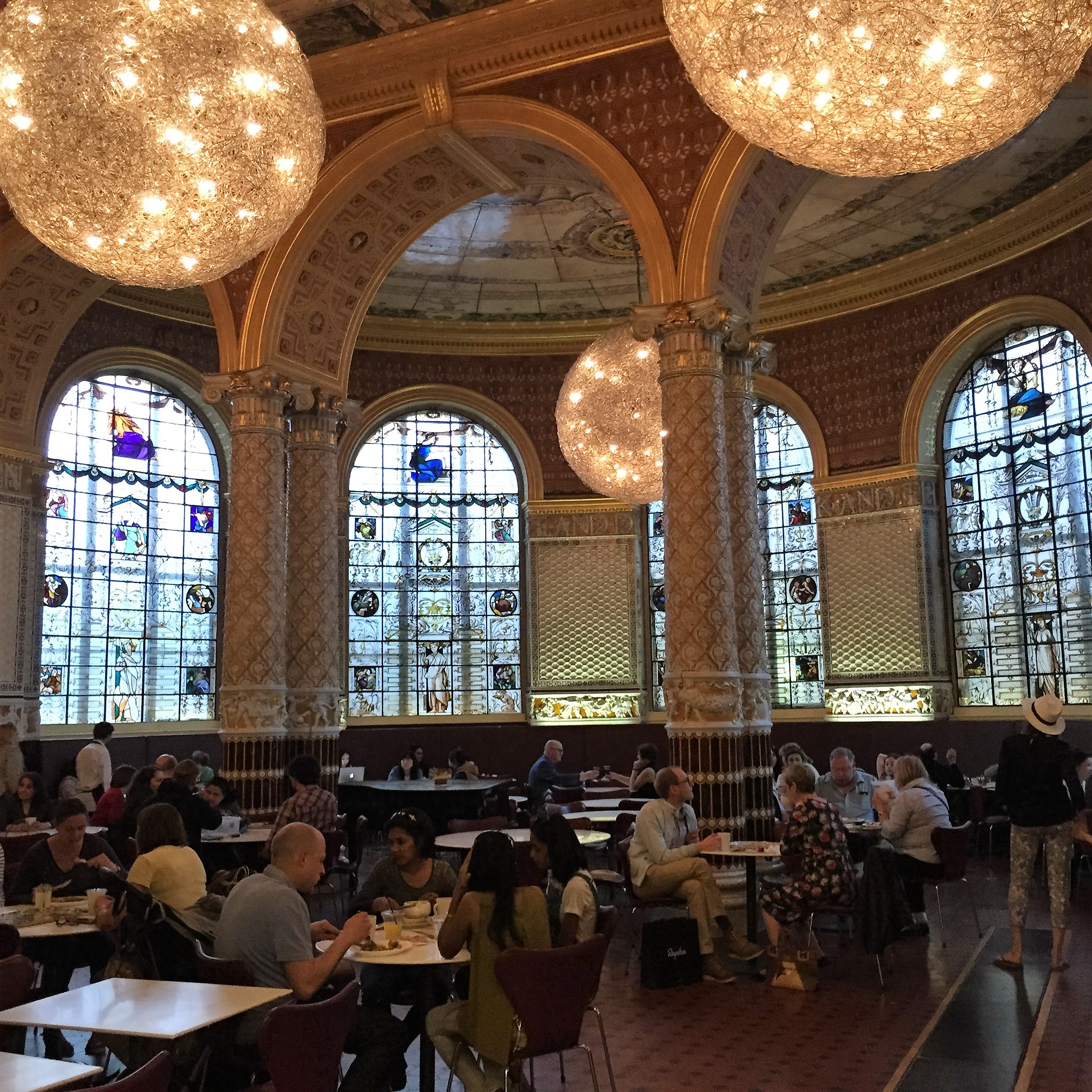 A Day out with Antigoni and George in Sunny London Town by Mel Rosenberg - מל רוזנברג - Ourboox.com