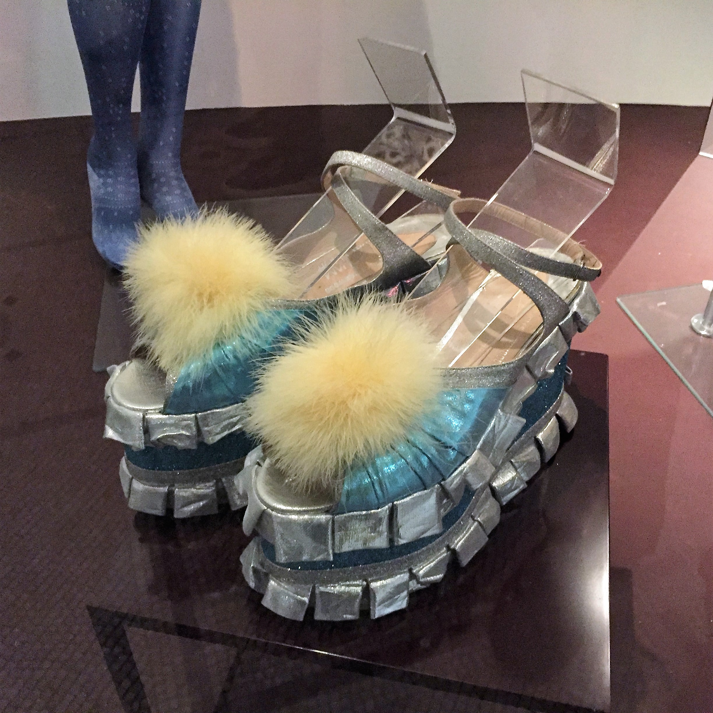 A Day out with Antigoni and George in Sunny London Town by Mel Rosenberg - מל רוזנברג - Ourboox.com