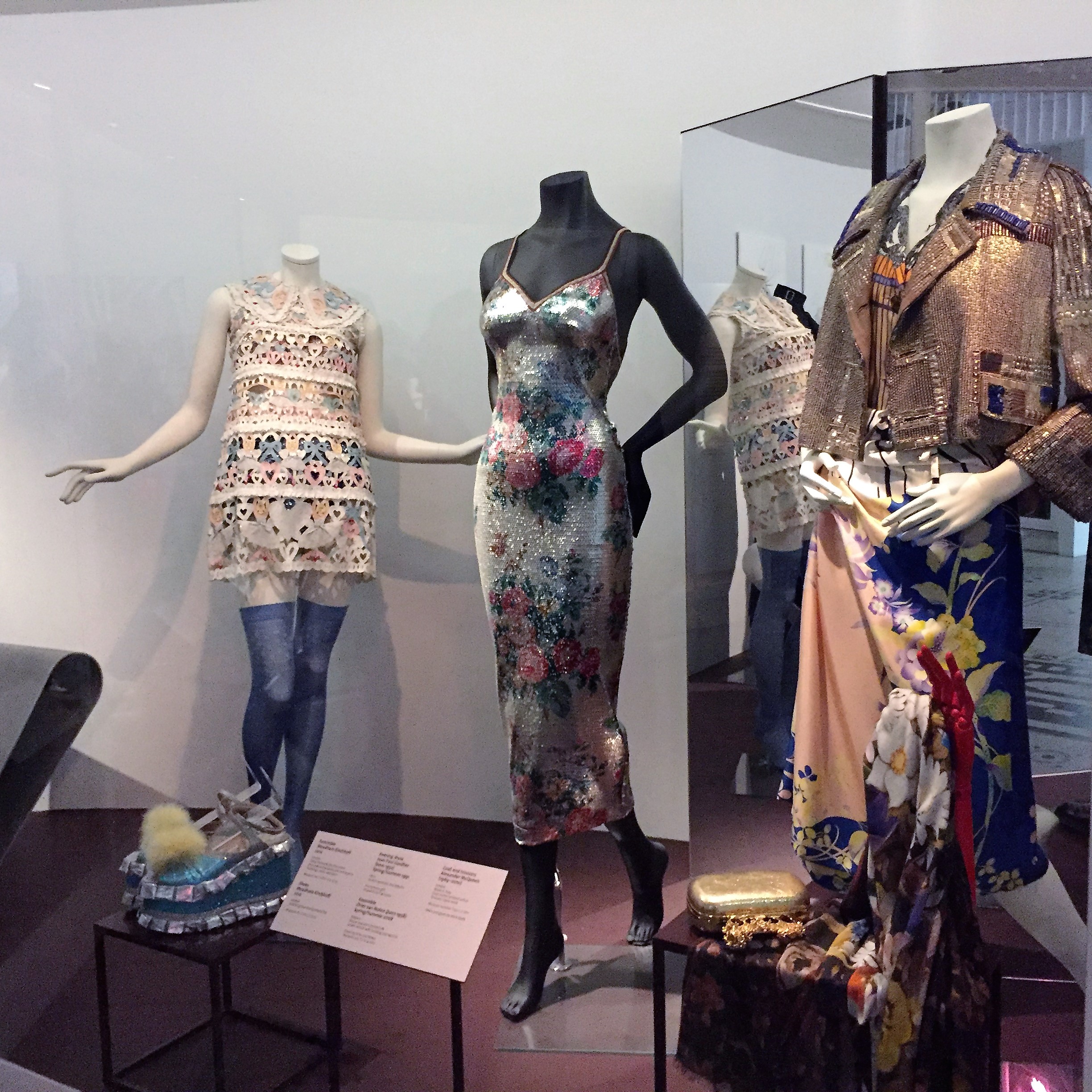 A Day out with Antigoni and George in Sunny London Town by Mel Rosenberg - מל רוזנברג - Ourboox.com