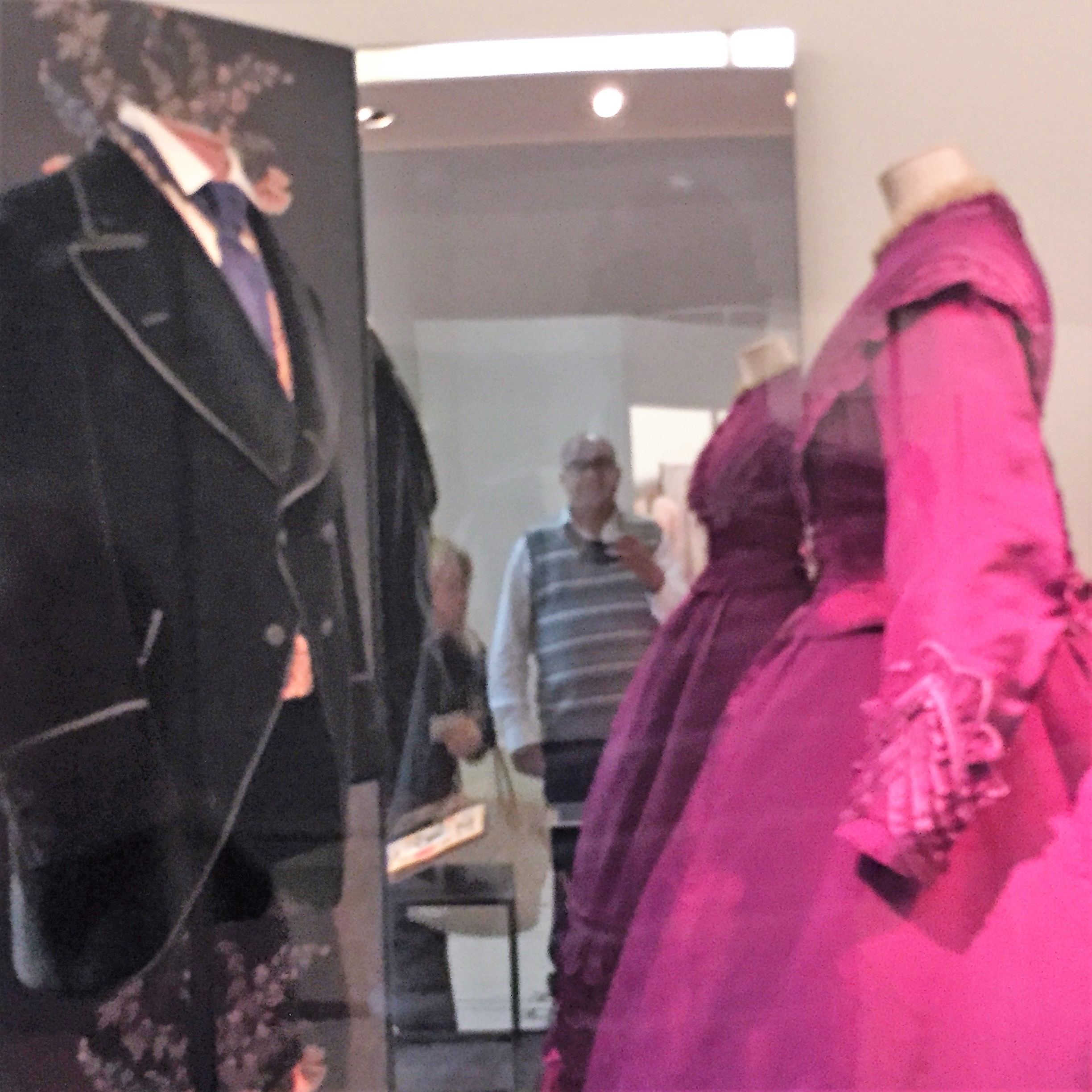 A Day out with Antigoni and George in Sunny London Town by Mel Rosenberg - מל רוזנברג - Ourboox.com