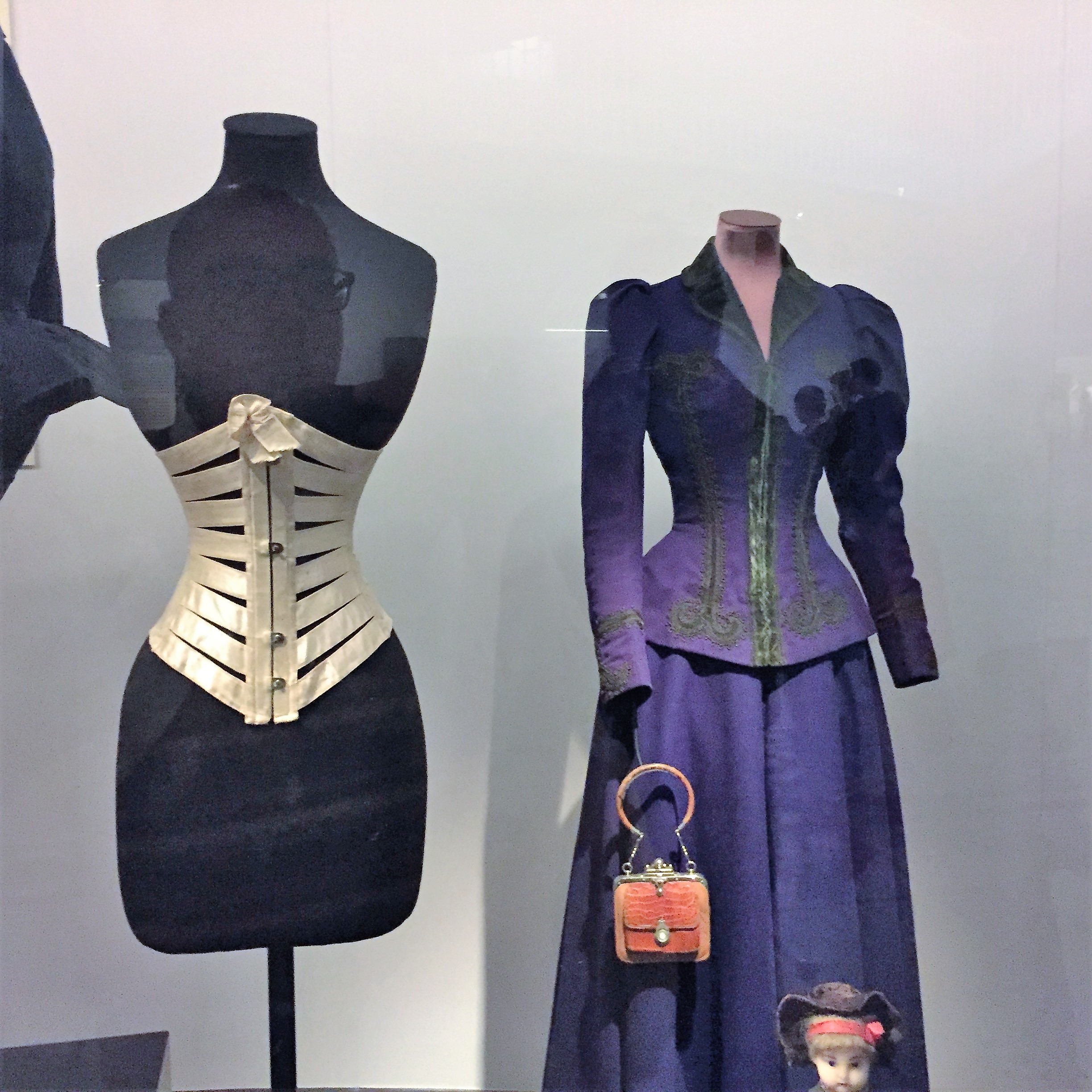 A Day out with Antigoni and George in Sunny London Town by Mel Rosenberg - מל רוזנברג - Ourboox.com