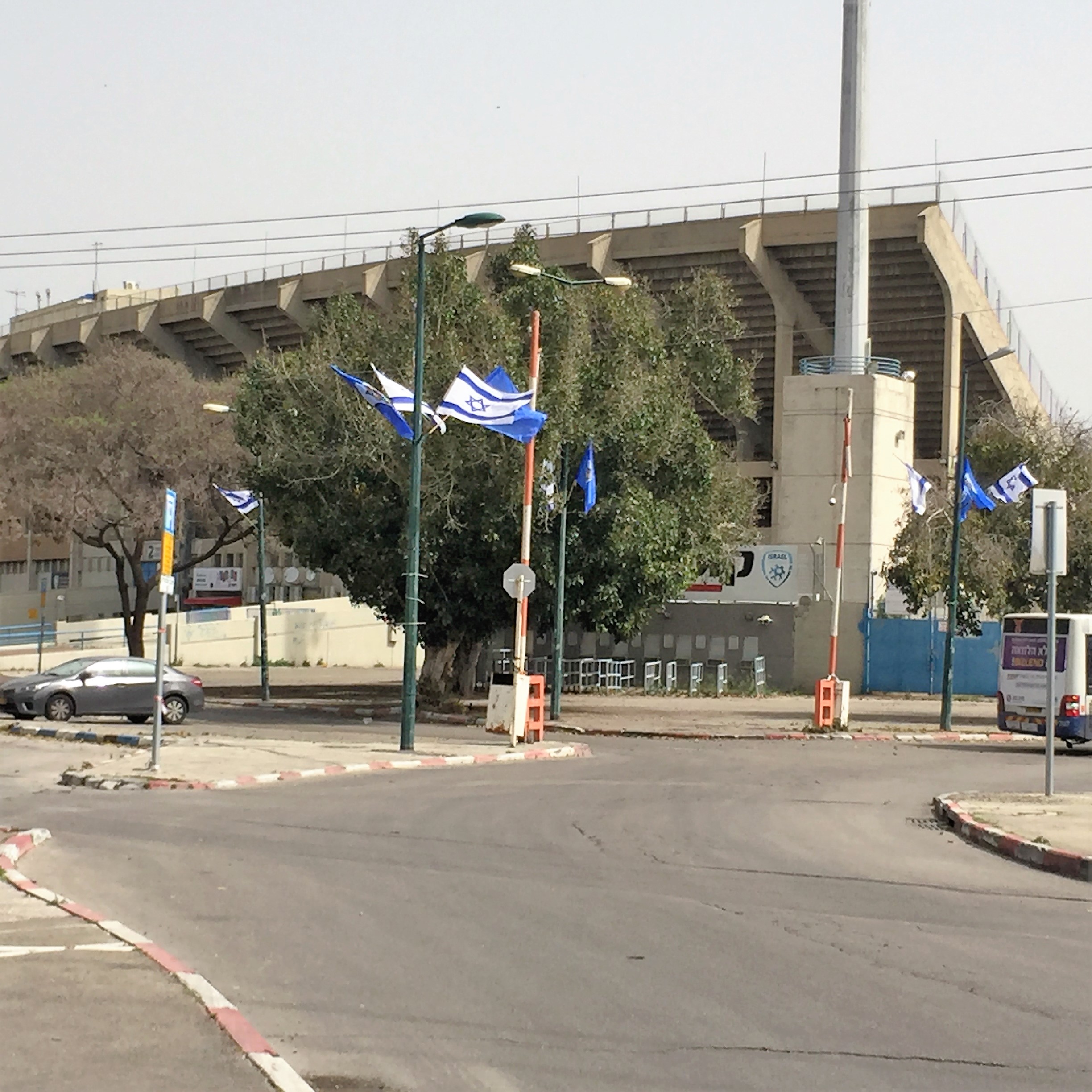 Arielle and Grandpa Mel Go to Kanyon Ayalon by Mel Rosenberg - מל רוזנברג - Ourboox.com