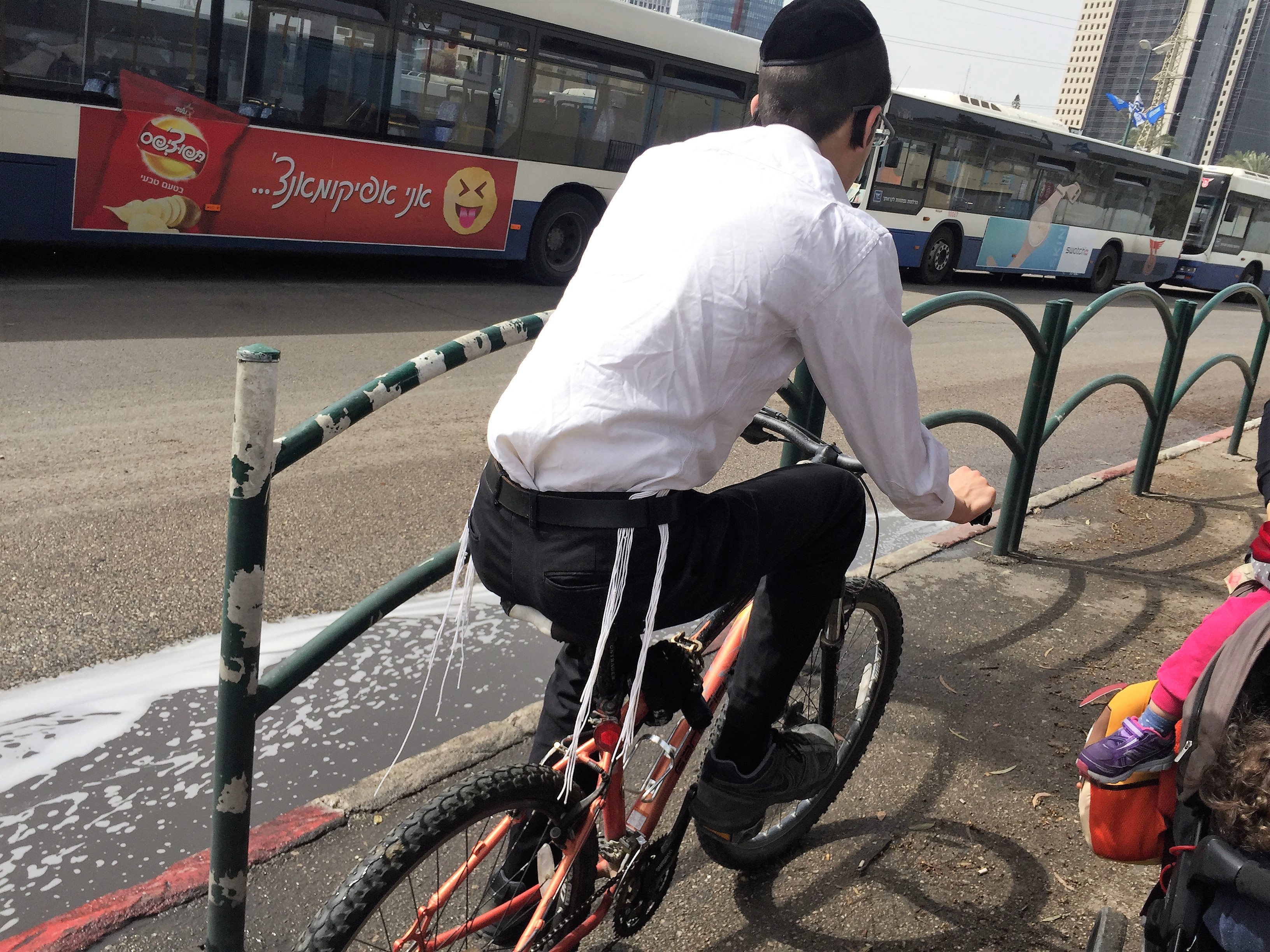 Arielle and Grandpa Mel Go to Kanyon Ayalon by Mel Rosenberg - מל רוזנברג - Ourboox.com