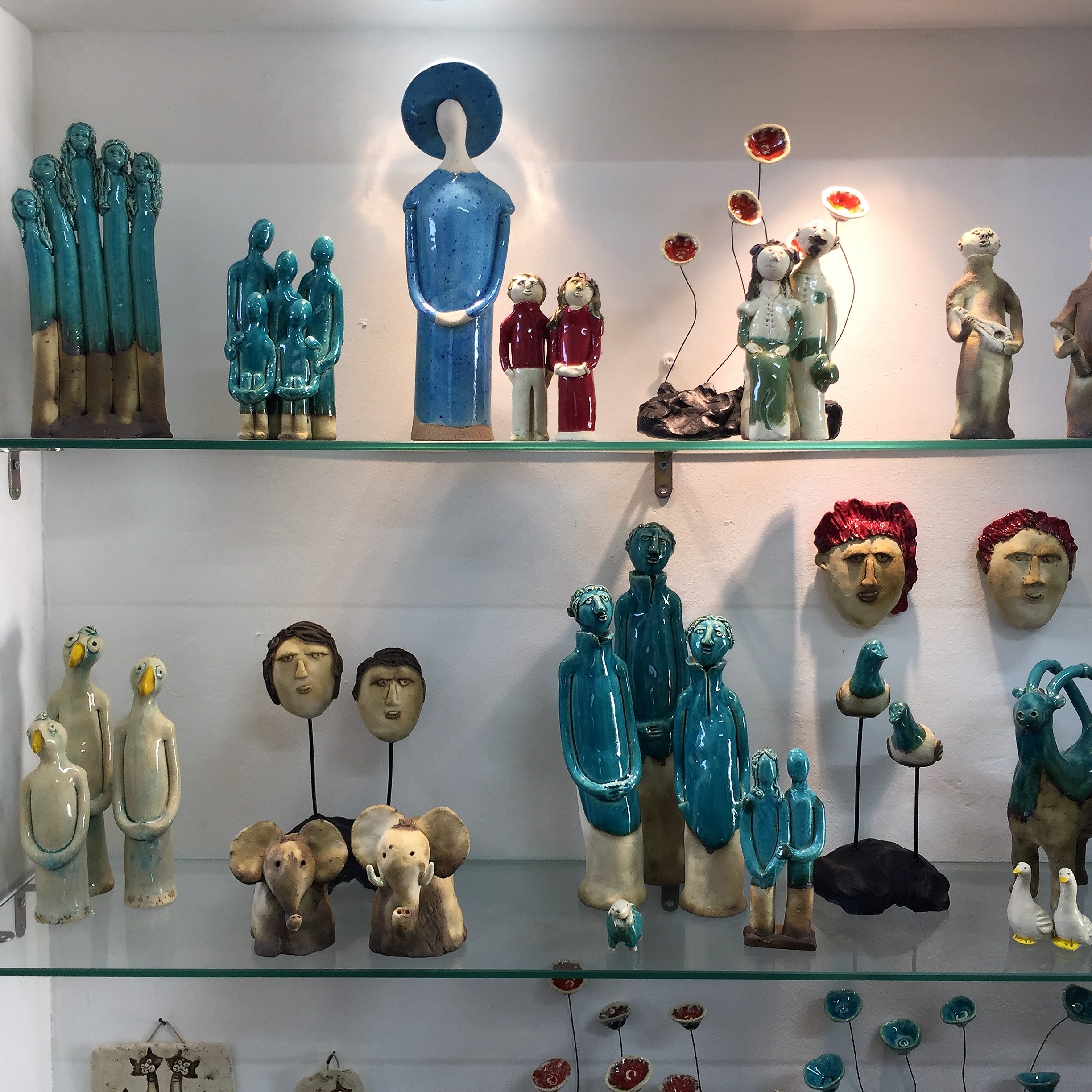 Sergio Faingold has a Fine Ceramics Gallery in Zikhron LeZion by Mel Rosenberg - מל רוזנברג - Ourboox.com