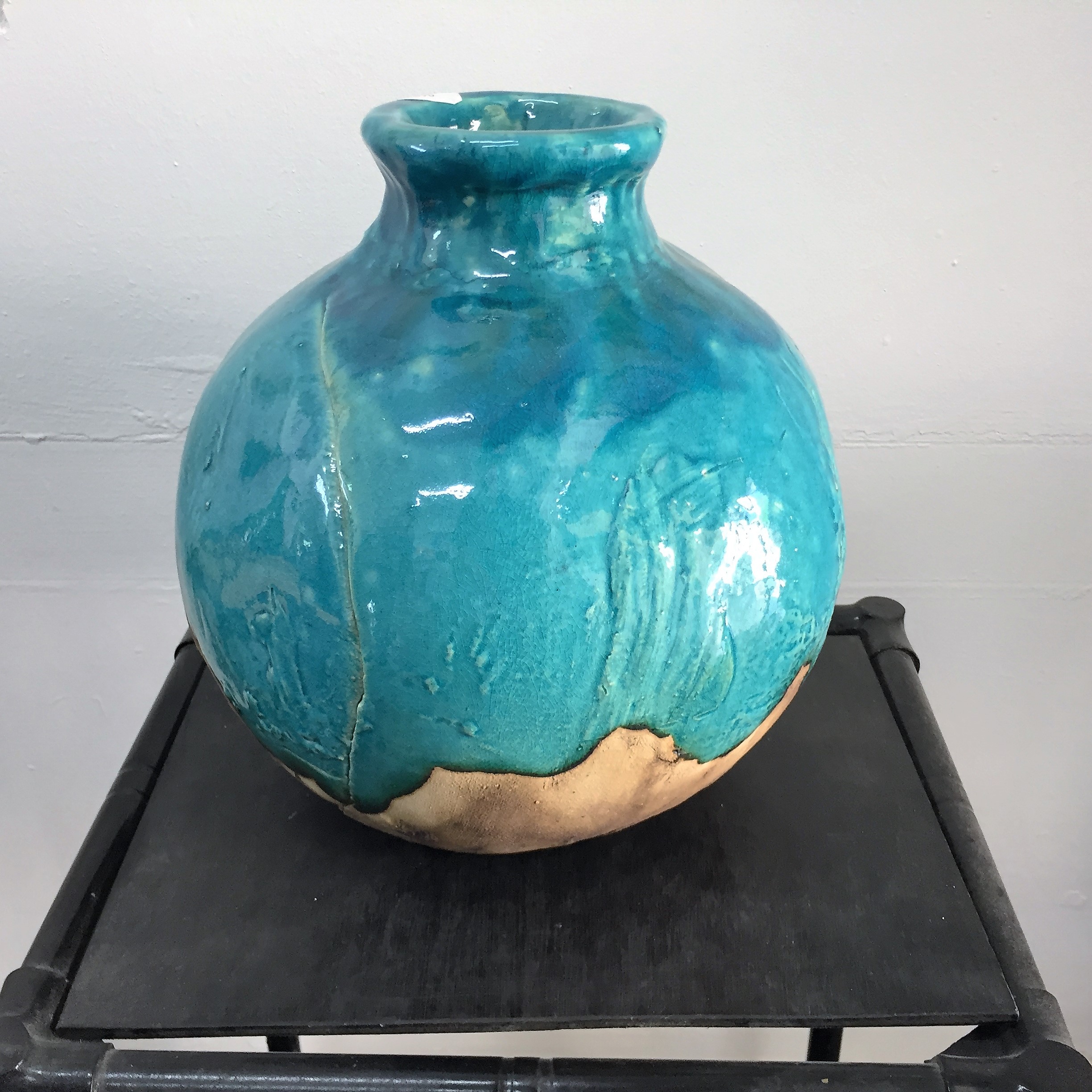 Sergio Faingold has a Fine Ceramics Gallery in Zikhron LeZion by Mel Rosenberg - מל רוזנברג - Ourboox.com