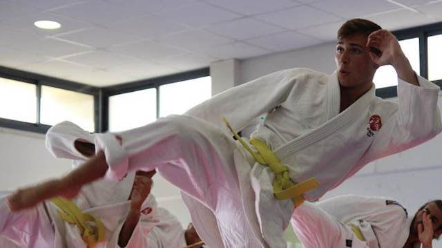 מפלגת העתיד לשלטוןן!!1 by omer nauer - Illustrated by ILAN REISNER - Ourboox.com