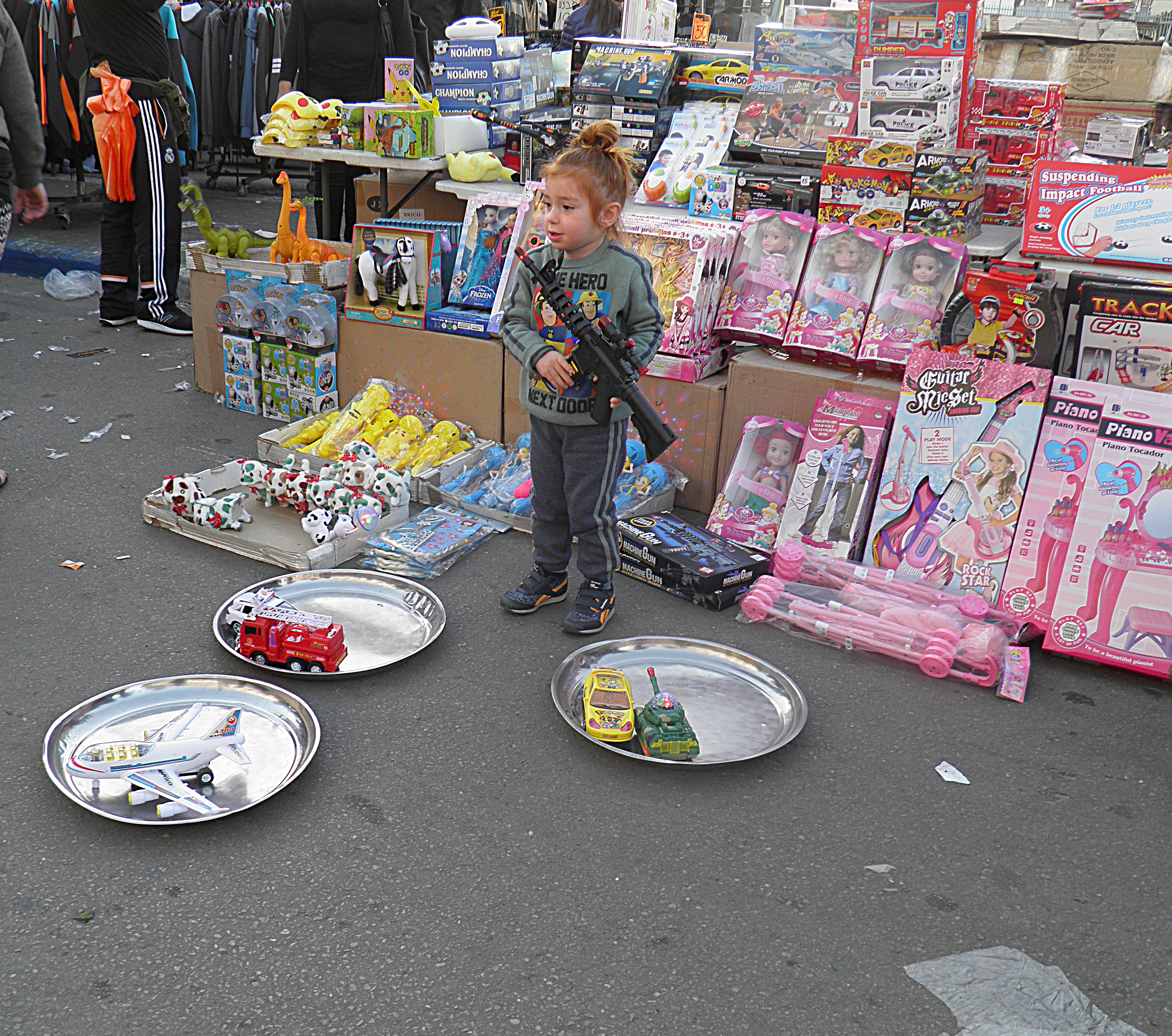 עבודה בצילום by nicole slavutsky - Illustrated by ניקול סלבוטסקי - Ourboox.com