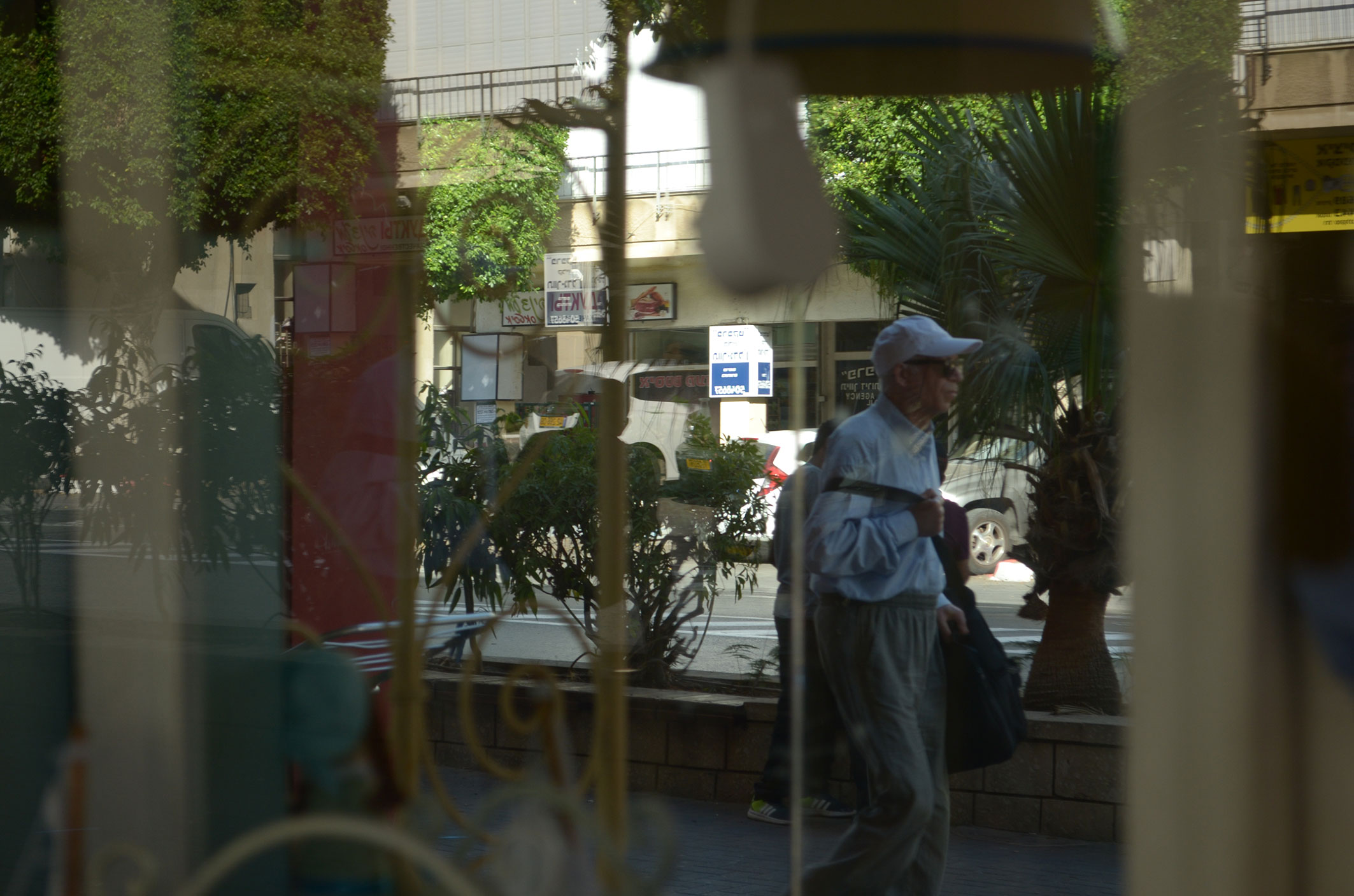 צילום רחוב by ronen hizkiayev - Illustrated by רונן חייזכיאייב - Ourboox.com