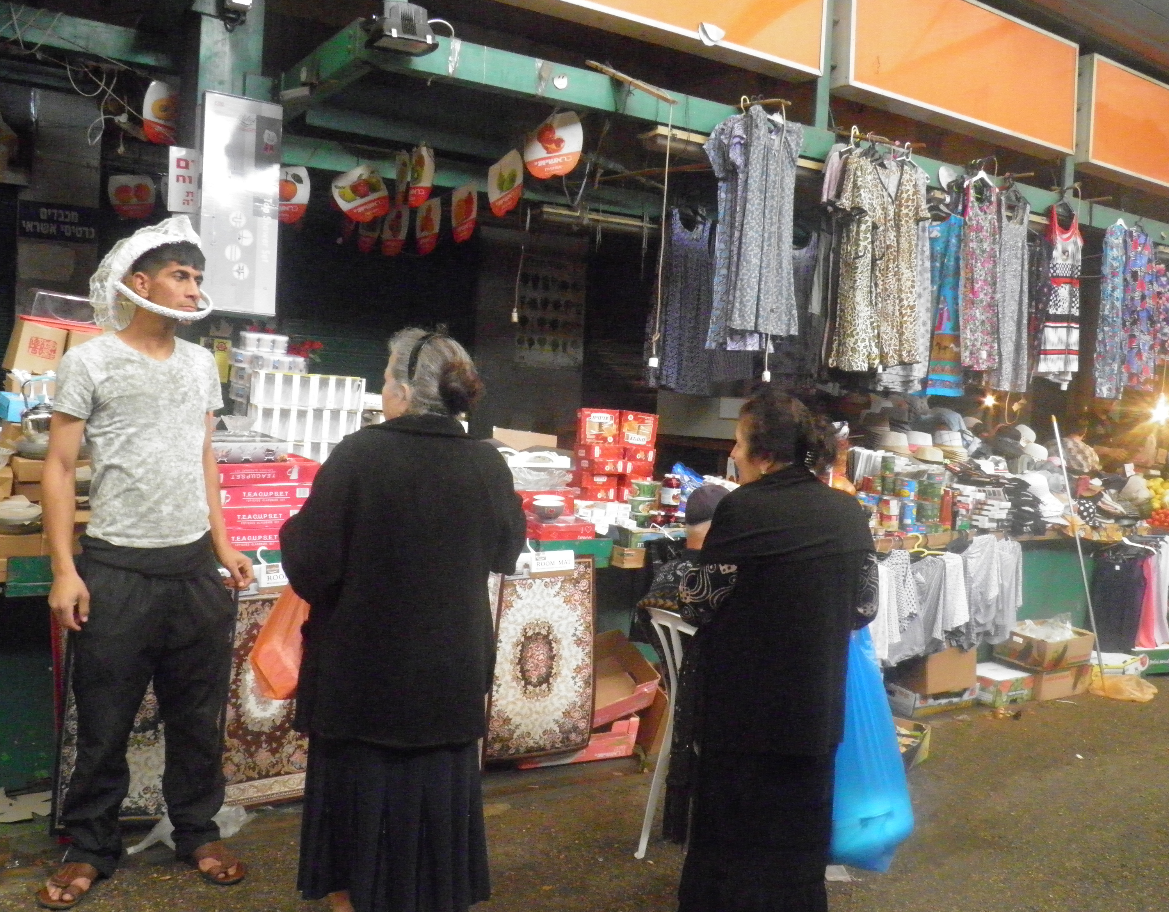 עבודה בצילום by nicole slavutsky - Illustrated by ניקול סלבוטסקי - Ourboox.com