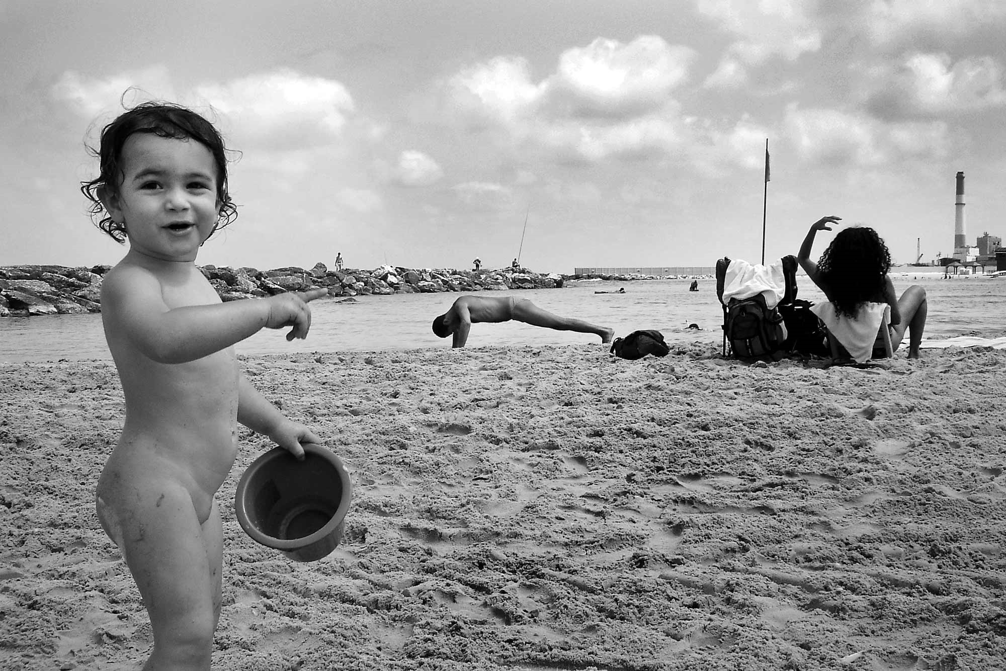 עבודה בצילום by nicole slavutsky - Illustrated by ניקול סלבוטסקי - Ourboox.com