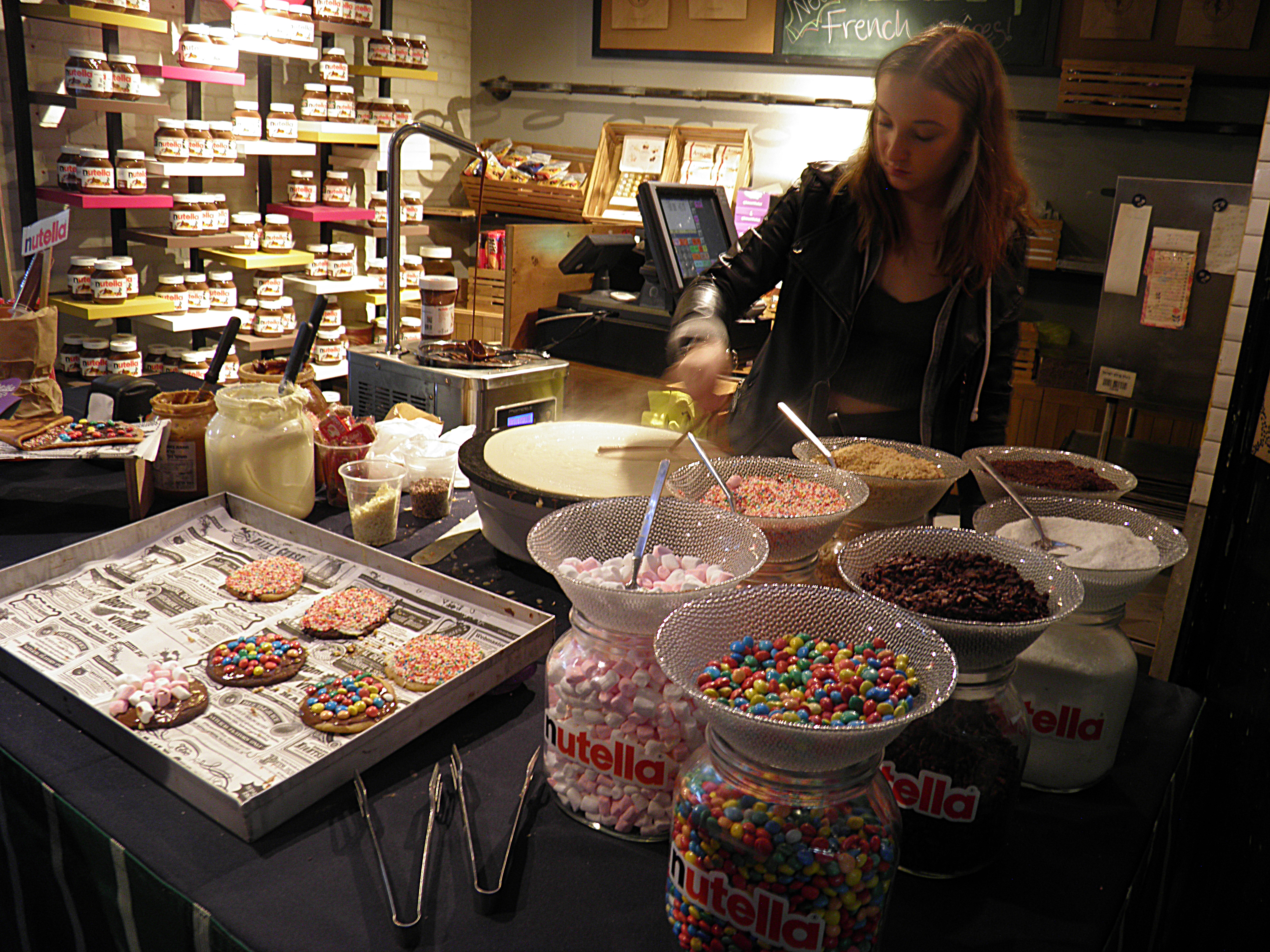 עבודה בצילום by nicole slavutsky - Illustrated by ניקול סלבוטסקי - Ourboox.com