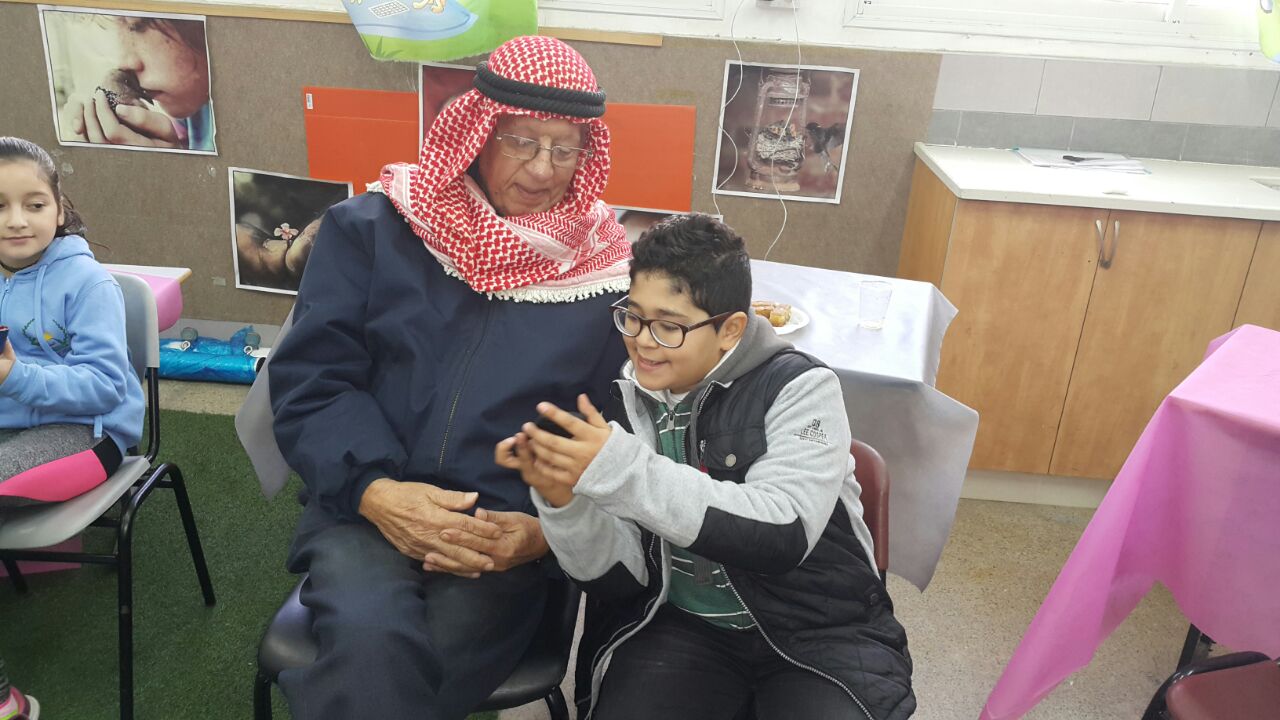 قصص رقم 7 و 8 – مشروع جسر الاجيال – مدرسة عمر بن الخطاب الابتدائية – الطيبة by amase - Illustrated by الطالب محمد مصاروة والجد عبد الله - Ourboox.com