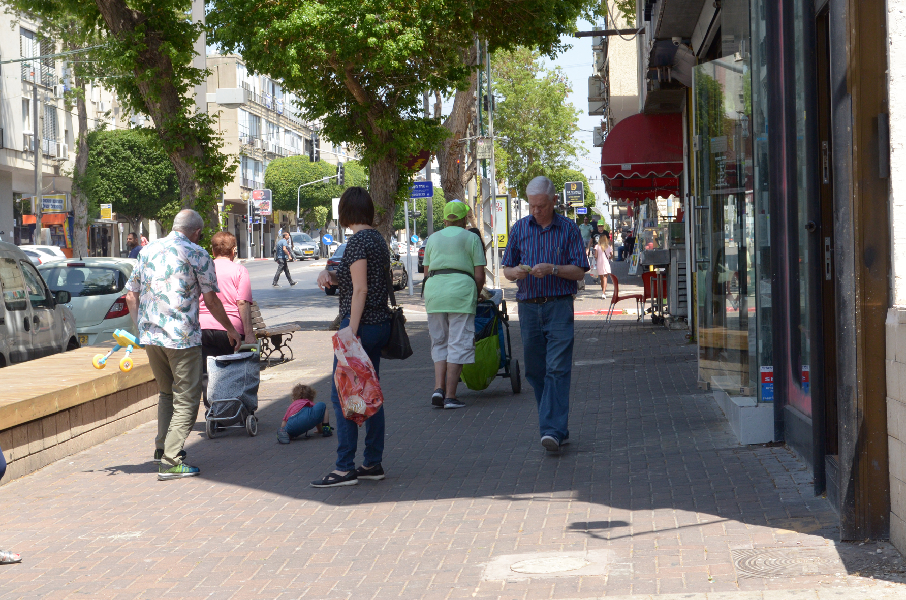צילום רחוב by ronen hizkiayev - Illustrated by רונן חייזכיאייב - Ourboox.com