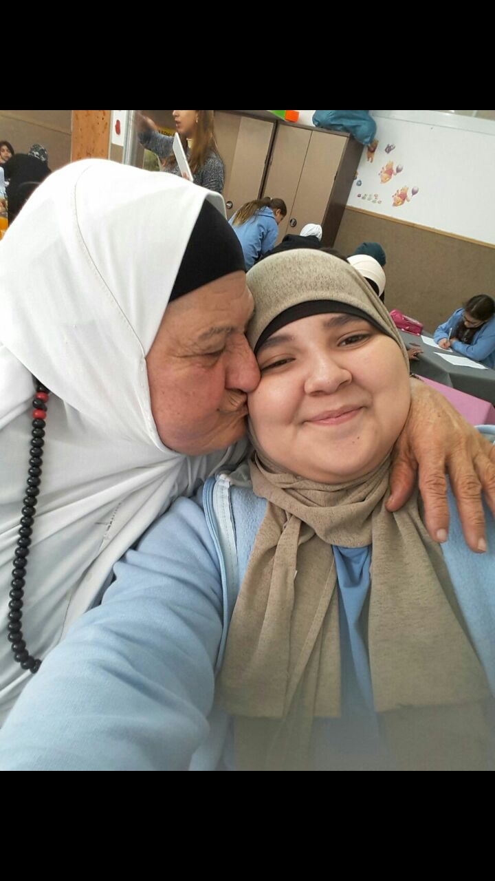 قصة رقم 5 – مدرسة عمر بن الخطاب الابتدائية – الطيبة by amase - Illustrated by تالا ورحيق مع الجدة ردينة - Ourboox.com