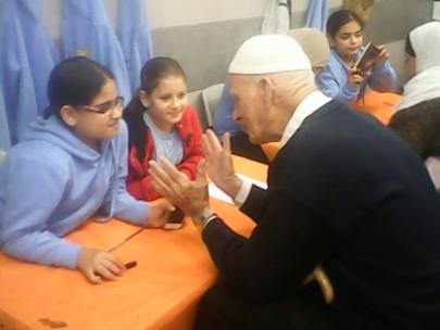 قصة رقم 10 – مشروع جسر الاجيال – مدرسة عمر بن الخطاب الابتدائية الطيبة by amase - Illustrated by الطالبة سجود واسيل مع الحج صلاح - Ourboox.com