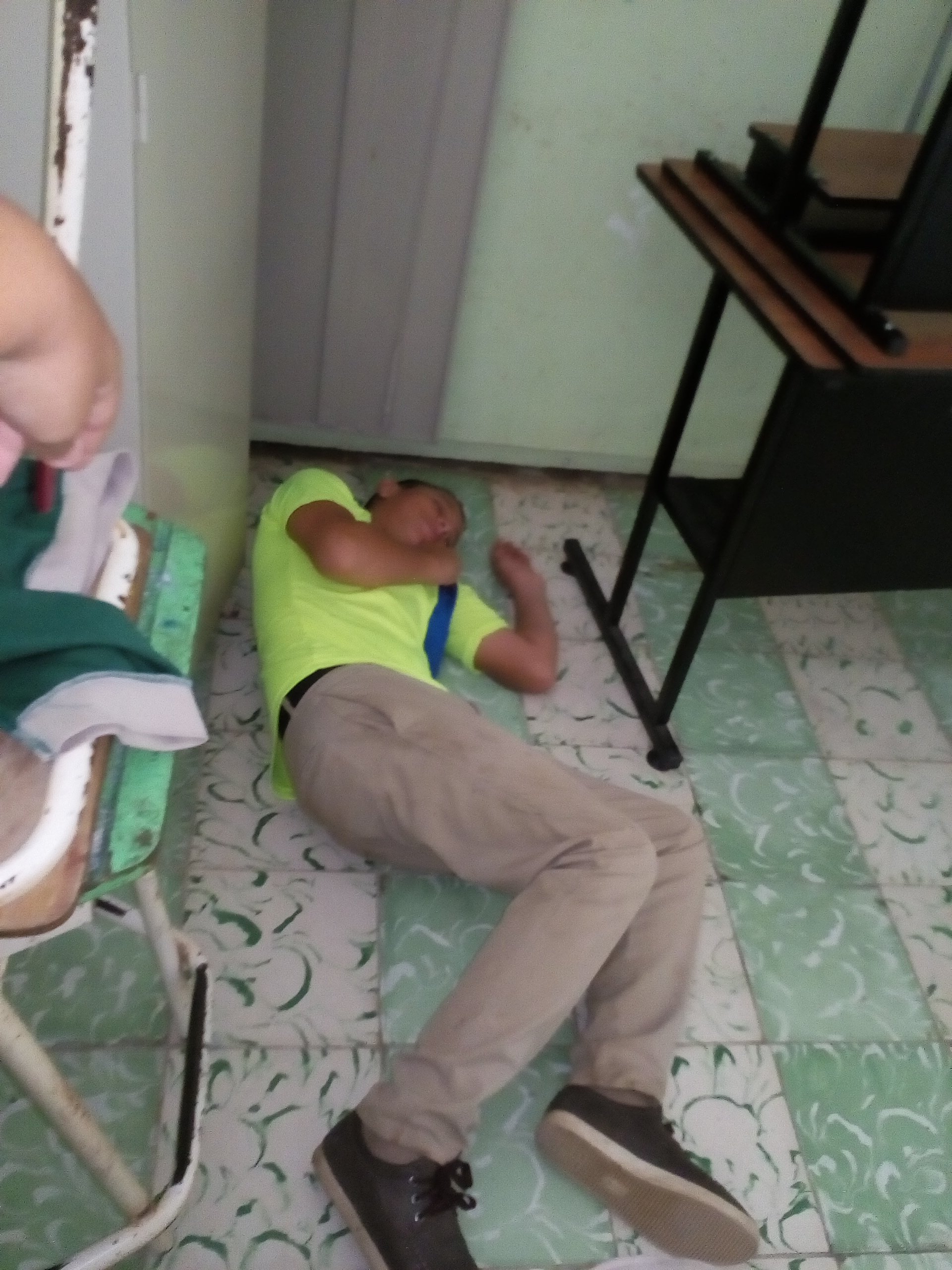 ESTEBAN’S DAILY ROTINE by Luis - Ourboox.com