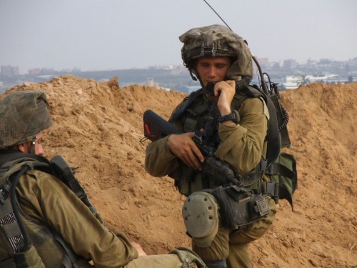 צוק איתן מעיניים של “ילד” בן 26 plastoflippancy by shir klebaner - Ourboox.com