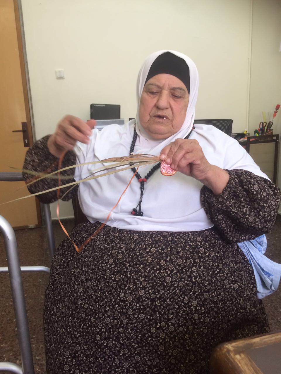 قصة رقم 2 – مدرسة عمر بن الخطاب الابتدائية الطيبة by amase - Illustrated by الطالبات تالا ورحيق والجدة ردينة - Ourboox.com