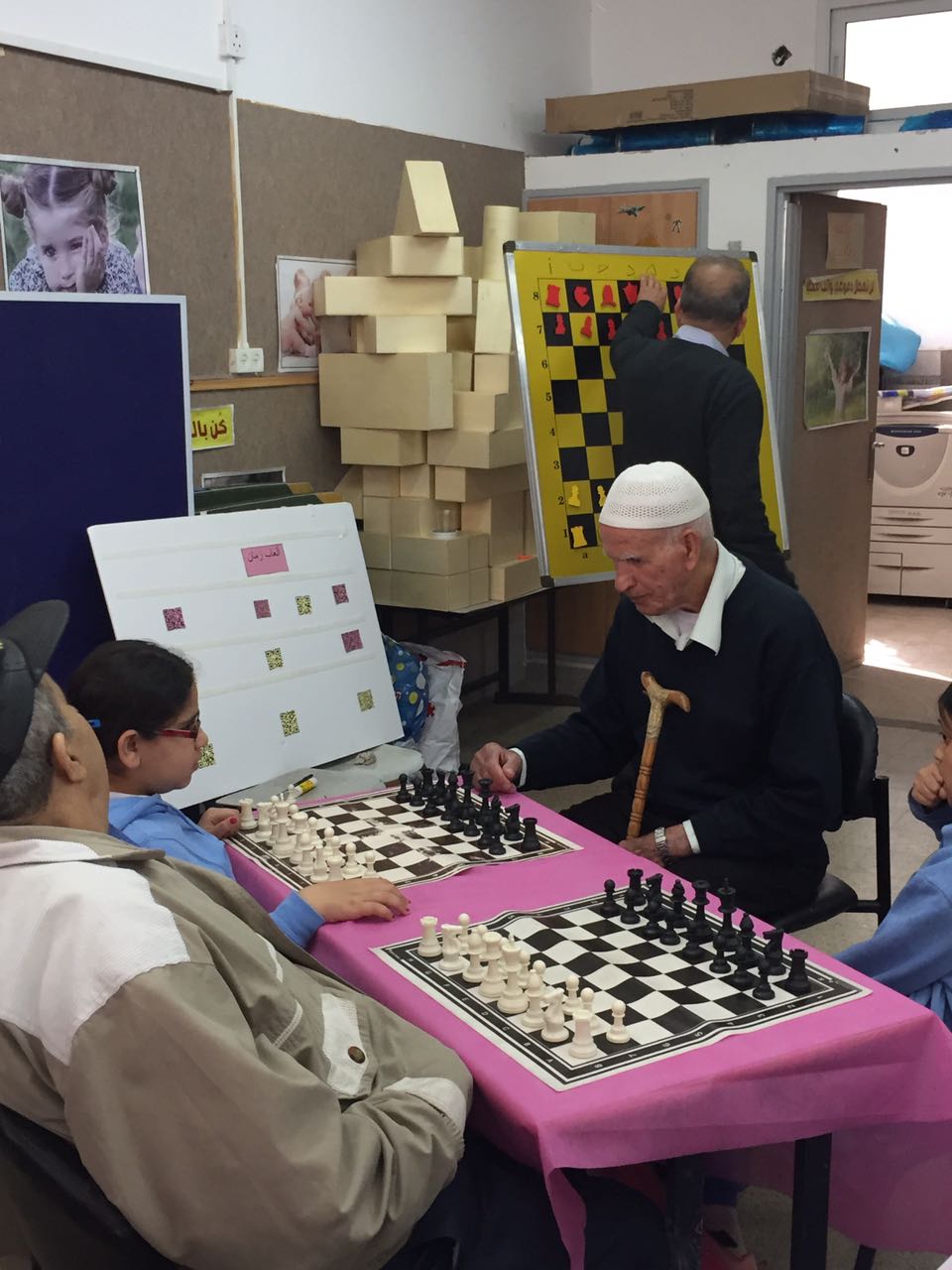 قصة رقم 10 – مشروع جسر الاجيال – مدرسة عمر بن الخطاب الابتدائية الطيبة by amase - Illustrated by الطالبة سجود واسيل مع الحج صلاح - Ourboox.com